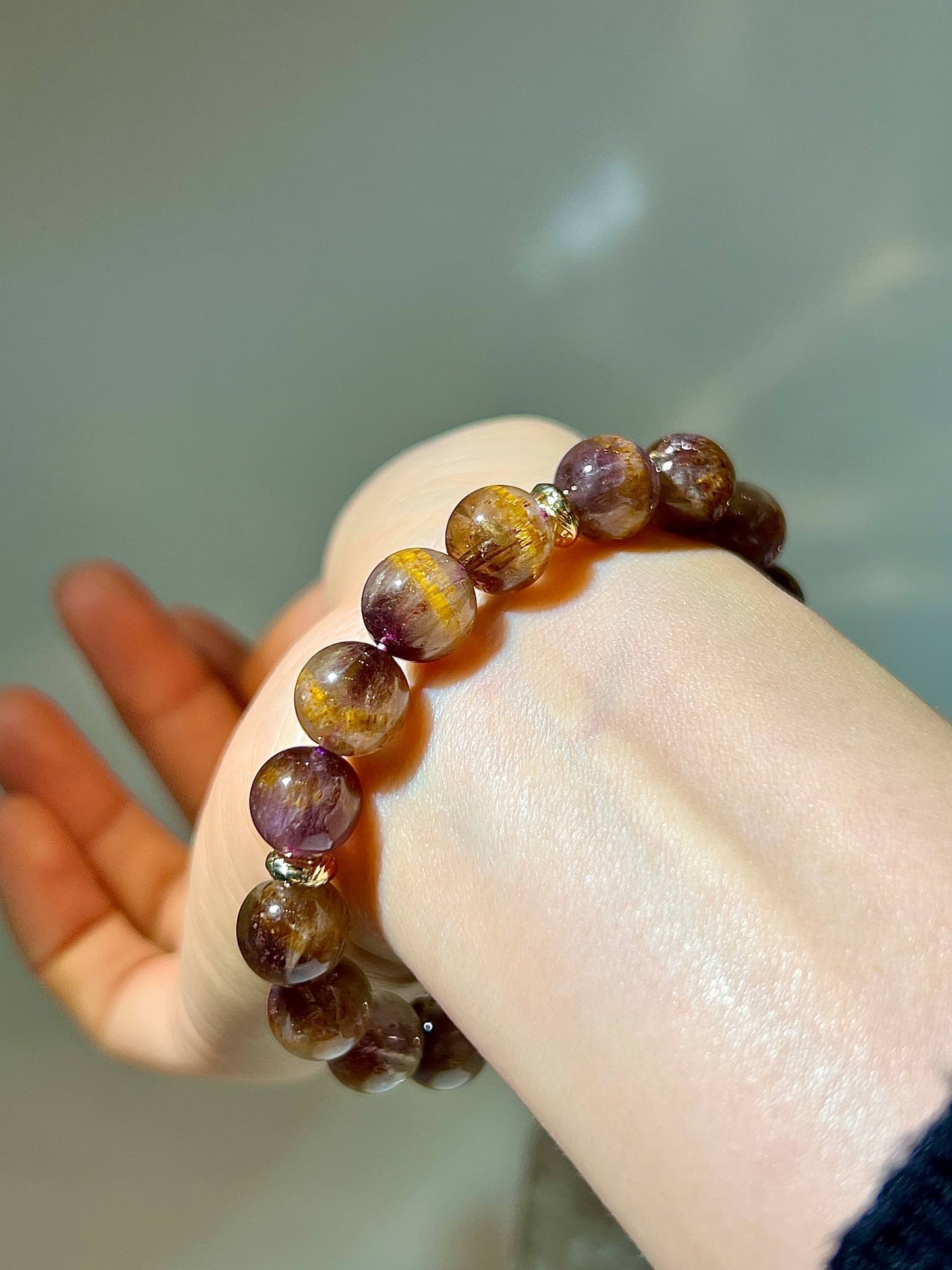 金腰帶紫鈦晶 紫鈦晶金腰帶 金腰帶 紫鈦晶 紫鈦晶功效 紫鈦晶手鏈 紫鈦水晶 茶晶 鈦晶 金髮晶 鈦晶手鏈 香港水晶 南無水晶 amethyst rutilated namucrystal 水晶