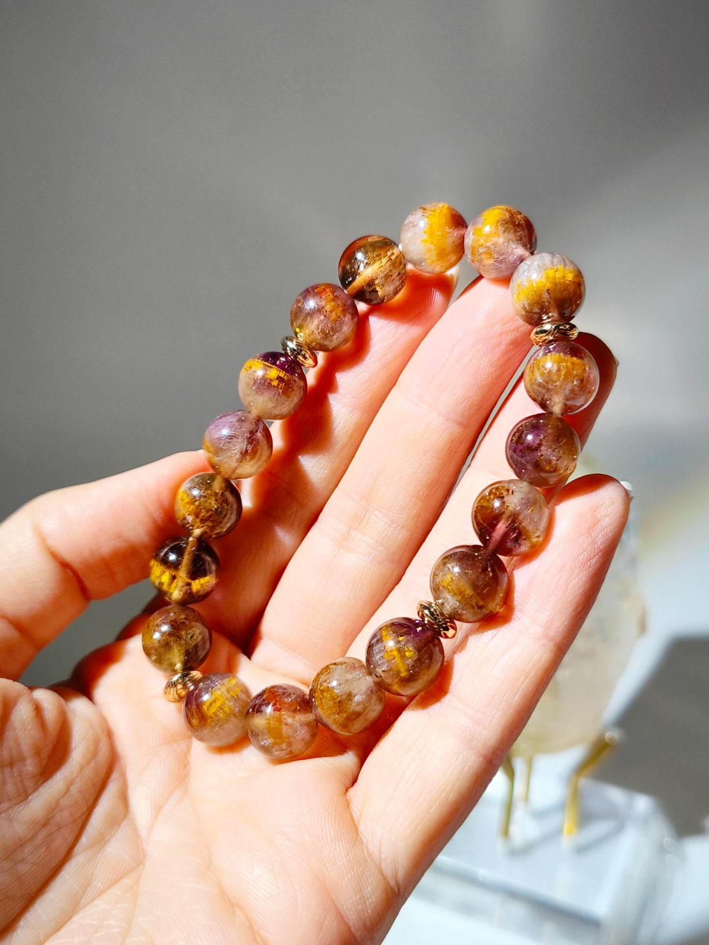 金腰帶紫鈦晶 紫鈦晶金腰帶 金腰帶 紫鈦晶 紫鈦晶功效 紫鈦晶手鏈 紫鈦水晶 茶晶 鈦晶 金髮晶 鈦晶手鏈 香港水晶 南無水晶 Amethyst Rutilated Quartz 財運亨通 强化海底輪
