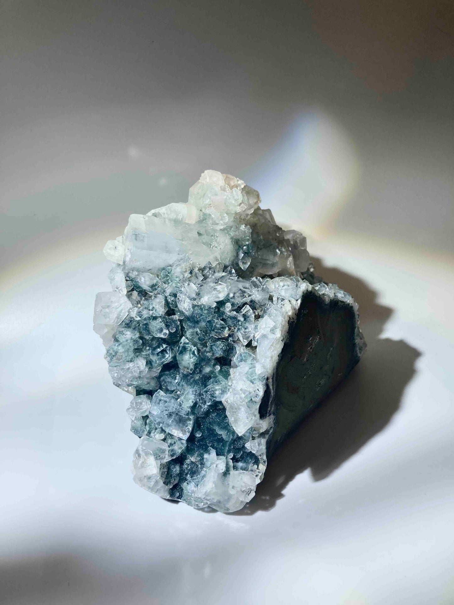 yindu-zuanshi-yuyanshi 魚眼石 鑽石魚眼石 墨綠魚眼石 apophyllite 淨化消磁 魚眼石功效 原石水晶
