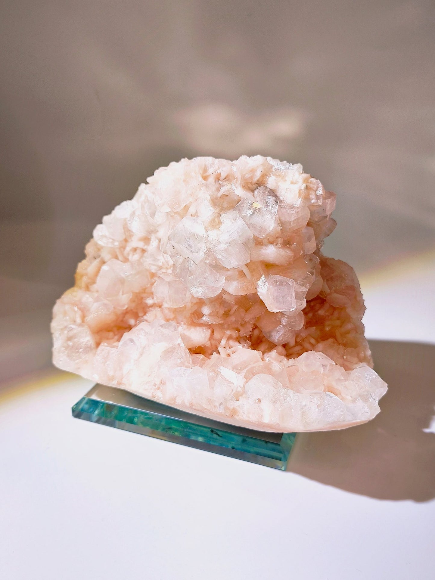輝沸石 沸石 Stilbite Apophyllite India 鑽石魚眼石 魚眼石 印度魚眼石 魚眼石功效 香港水晶 心輪水晶
