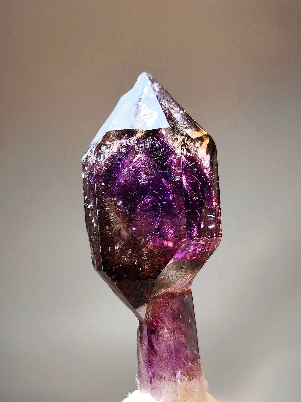 布蘭登堡幻影水晶 納米比亞 高頻能量 Brandberg Quartz 什麽是布蘭登堡幻影水晶? 激活眉心輪