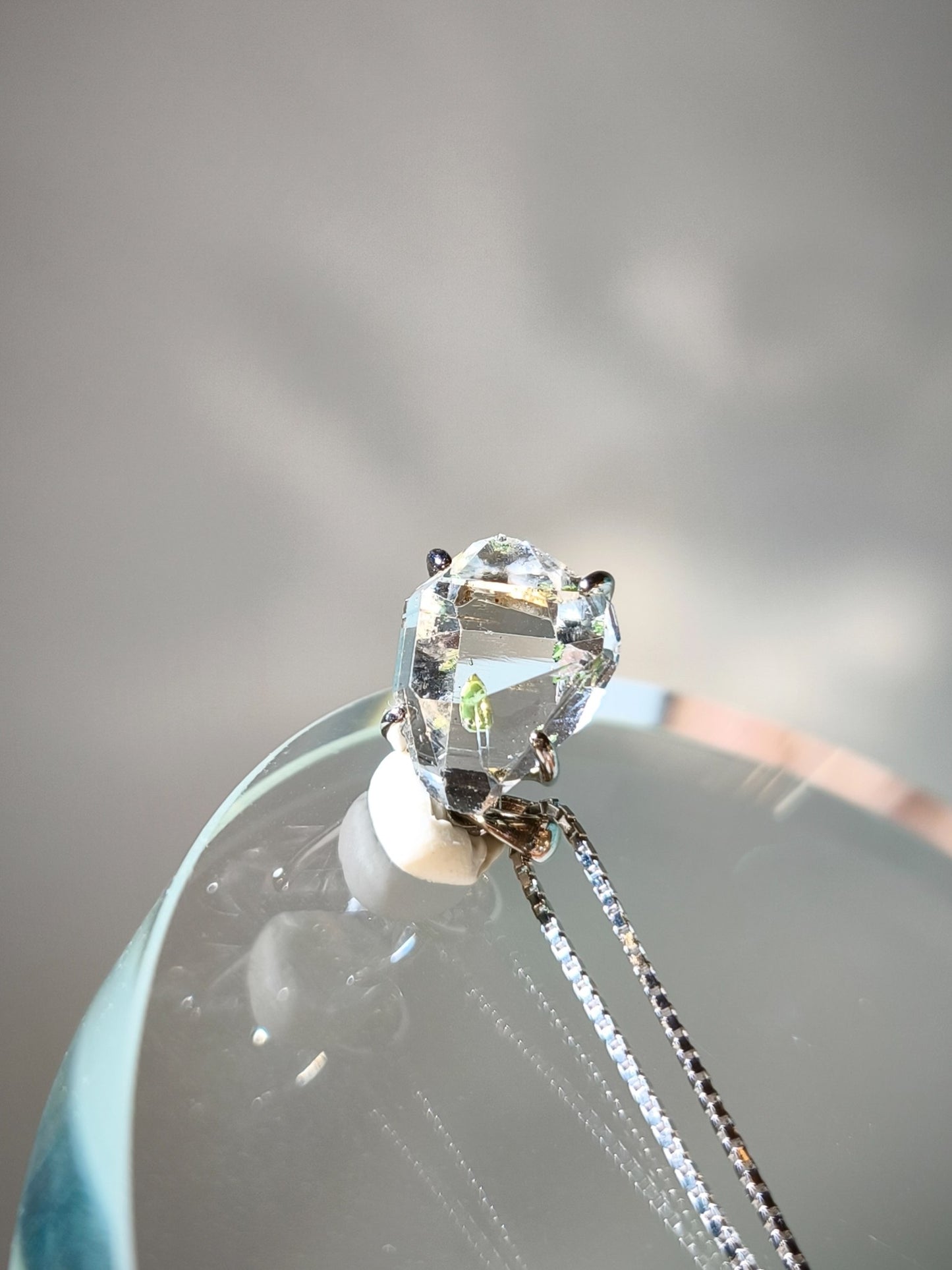 Herkimerdiamond 閃靈鑽吊墜 赫基蒙閃靈鑽 閃靈鑽 閃靈鑽功效 香港閃靈鑽 水晶原石 雙尖水晶 黃金油膽閃靈鑽 能量强大 namu crystal 流動油膽水晶 七脈輪平衡水晶