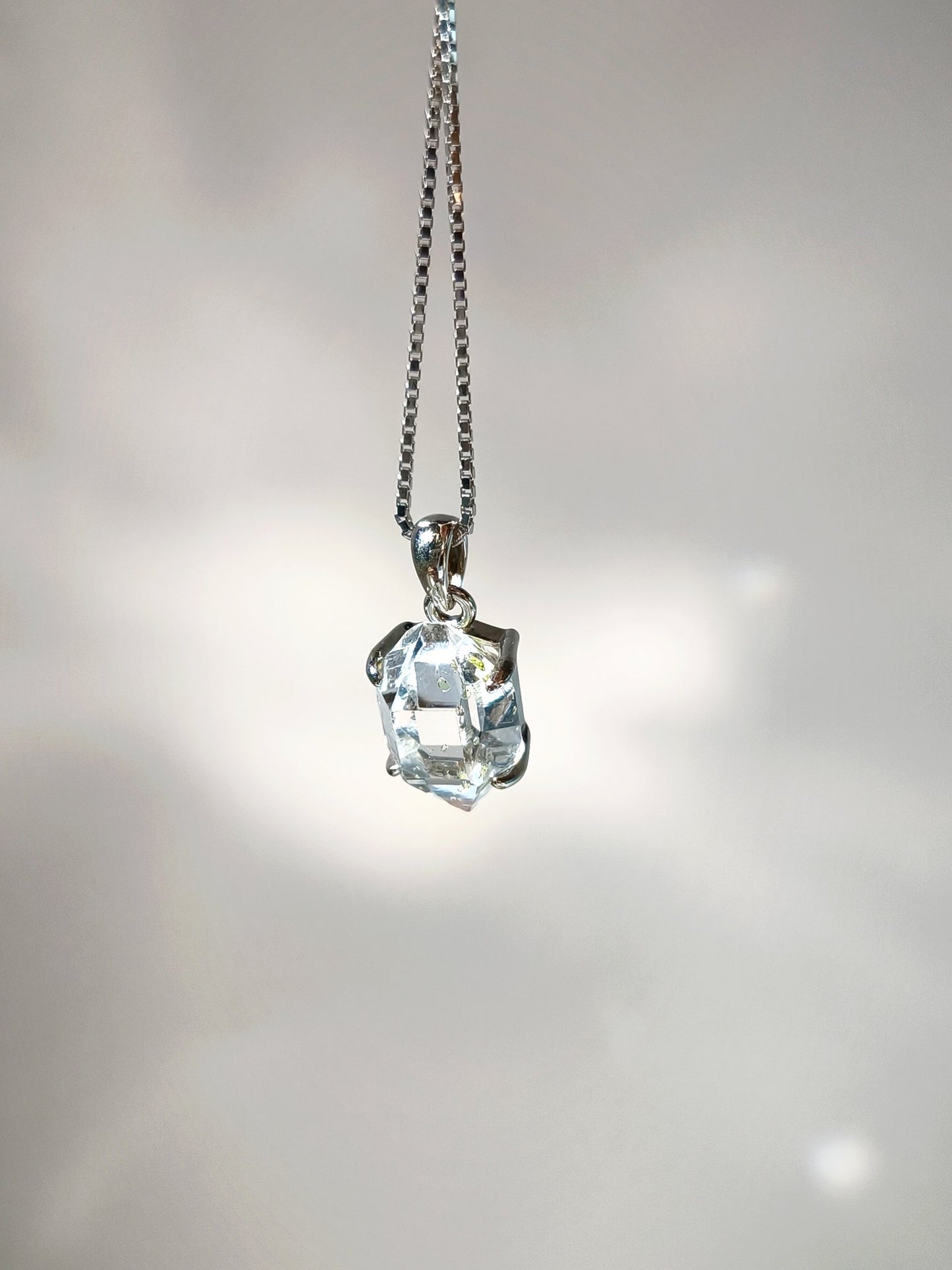 Herkimerdiamond 閃靈鑽吊墜 赫基蒙閃靈鑽 閃靈鑽 閃靈鑽功效 香港閃靈鑽 水晶原石 雙尖水晶 黃金油膽閃靈鑽 能量强大 南無水晶