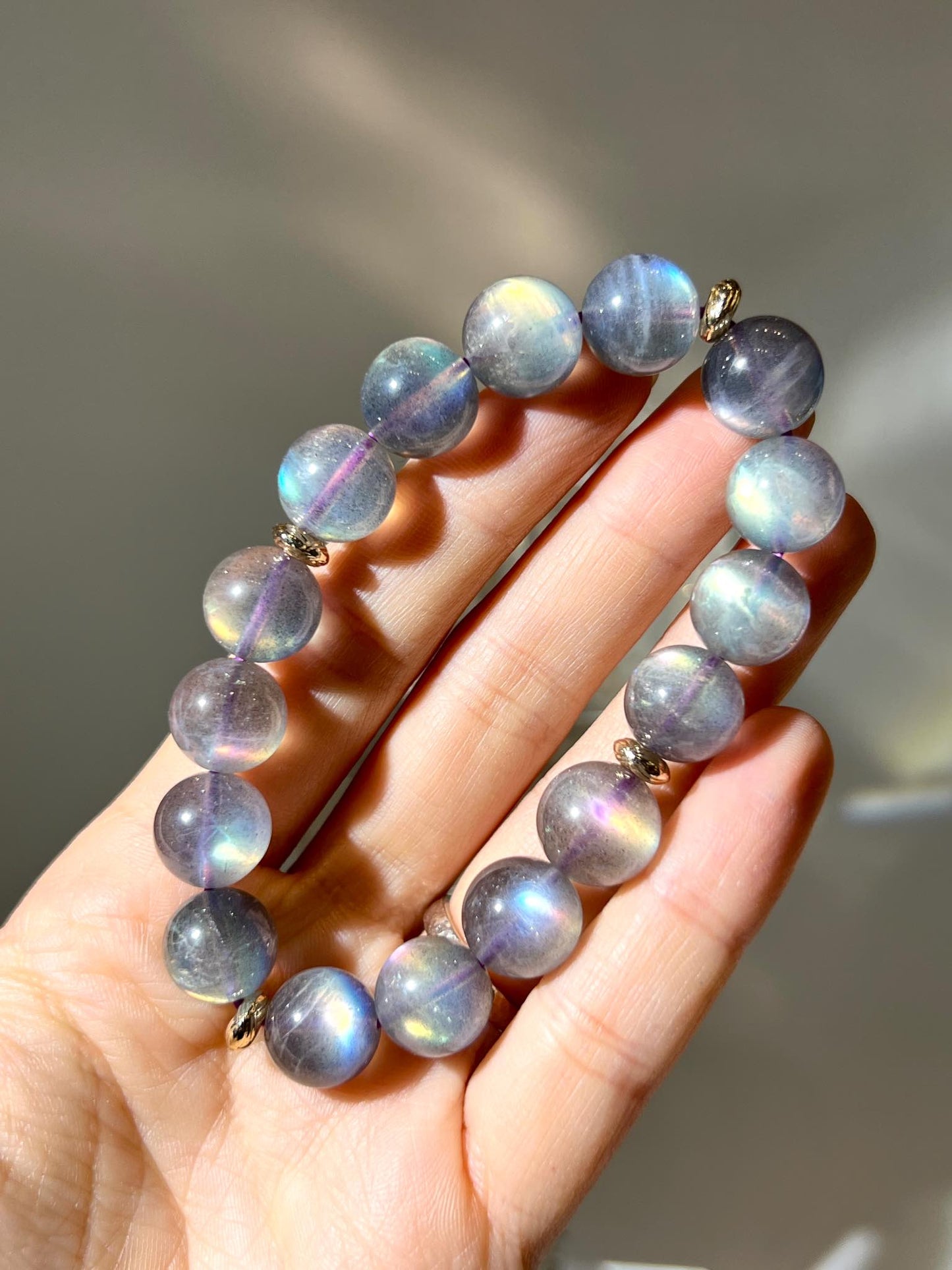 桃花水晶 姻緣水晶 紫拉長 彩拉長 拉長石 Labradorite 拉長石功效 灰月亮 拉長石手鏈 紫拉長水晶