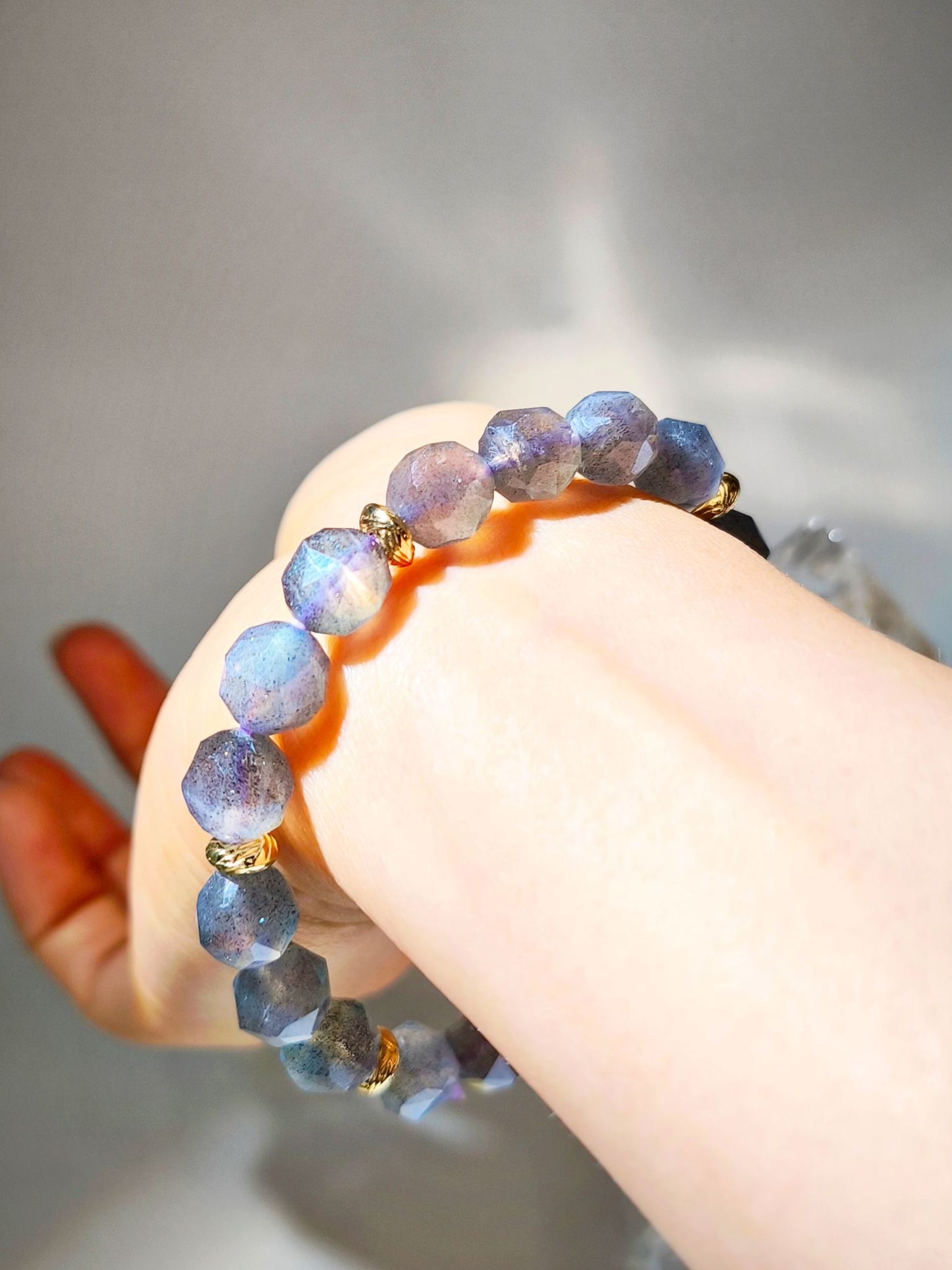 紫拉長 紫拉長水晶 灰月亮 拉長石 Labradorite 拉長石功效 拉長石手鏈 桃花水晶 人緣水晶 姻緣水晶