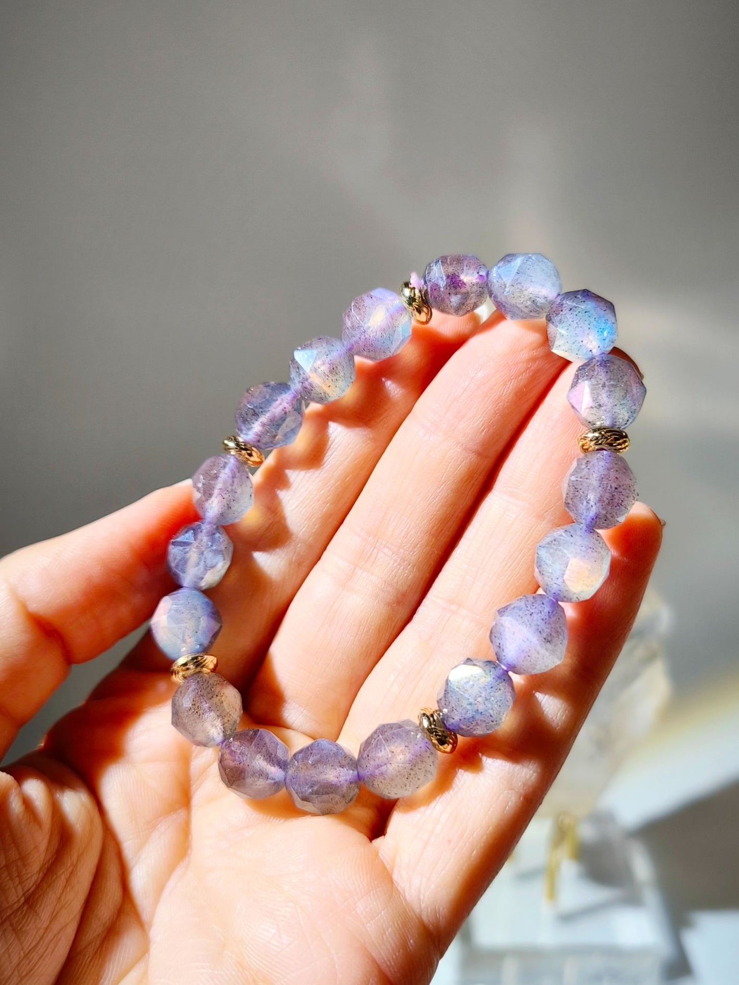 紫拉長 紫拉長水晶 灰月亮 拉長石 Labradorite 拉長石功效 拉長石手鏈 桃花水晶 人緣水晶 姻緣水晶 緣分水晶