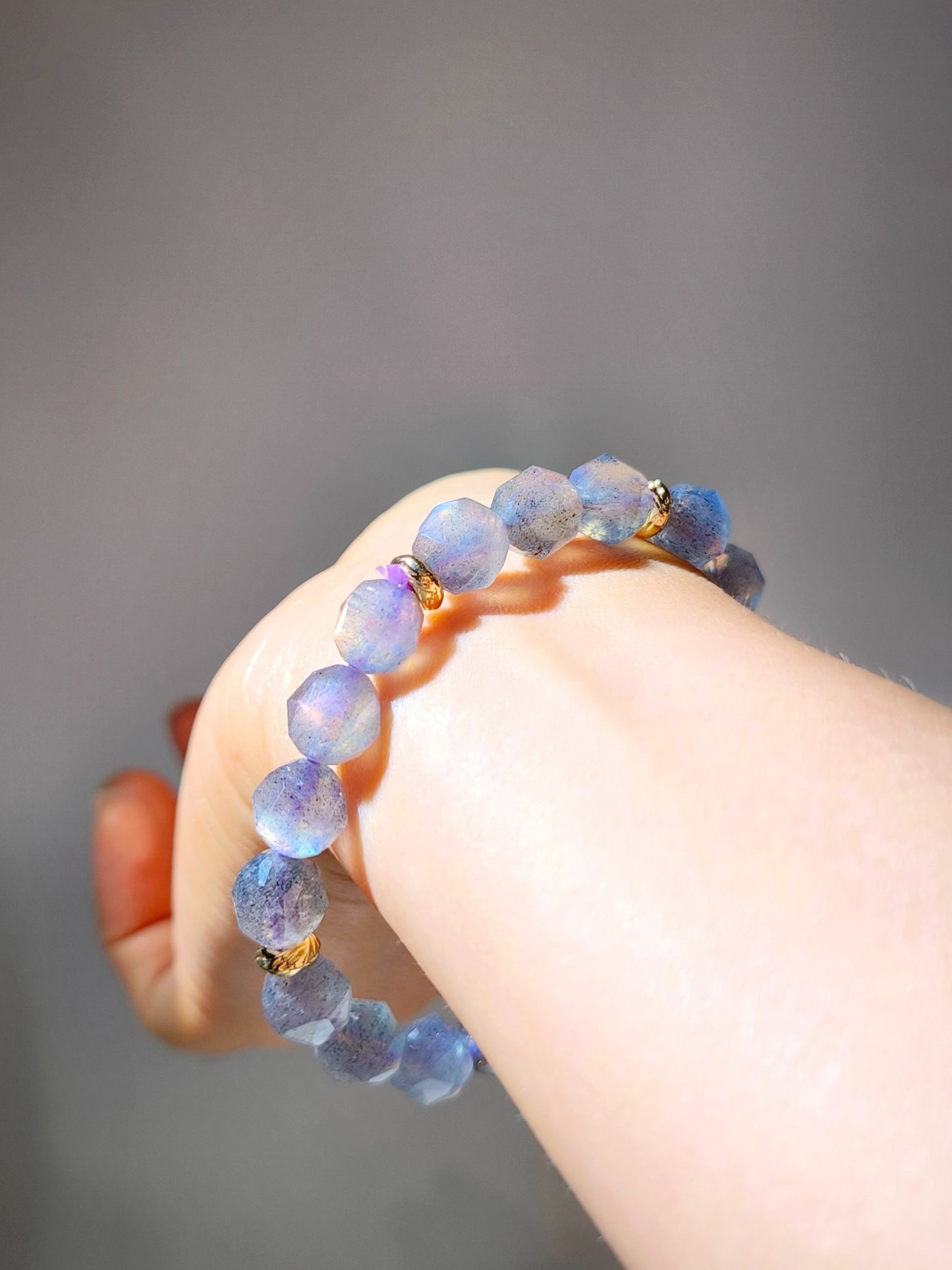 紫拉長 紫拉長水晶 灰月亮 拉長石 Labradorite 拉長石功效 拉長石手鏈 桃花水晶 人緣水晶 姻緣水晶 人際水晶