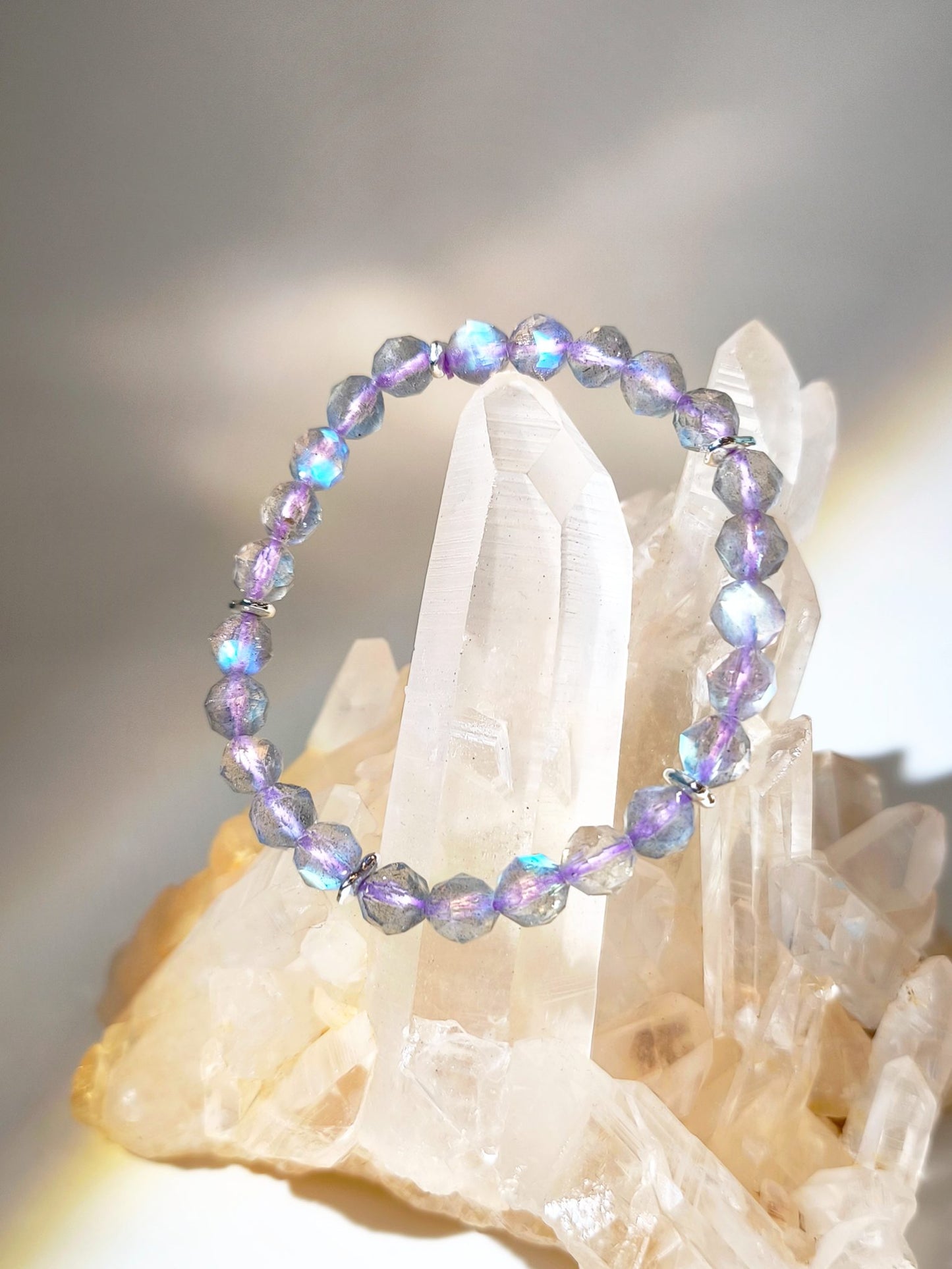 紫拉長 紫拉長水晶 灰月亮 拉長石 Labradorite 拉長石功效 拉長石手鏈 桃花水晶 人緣水晶 姻緣水晶 星切 桃花水晶