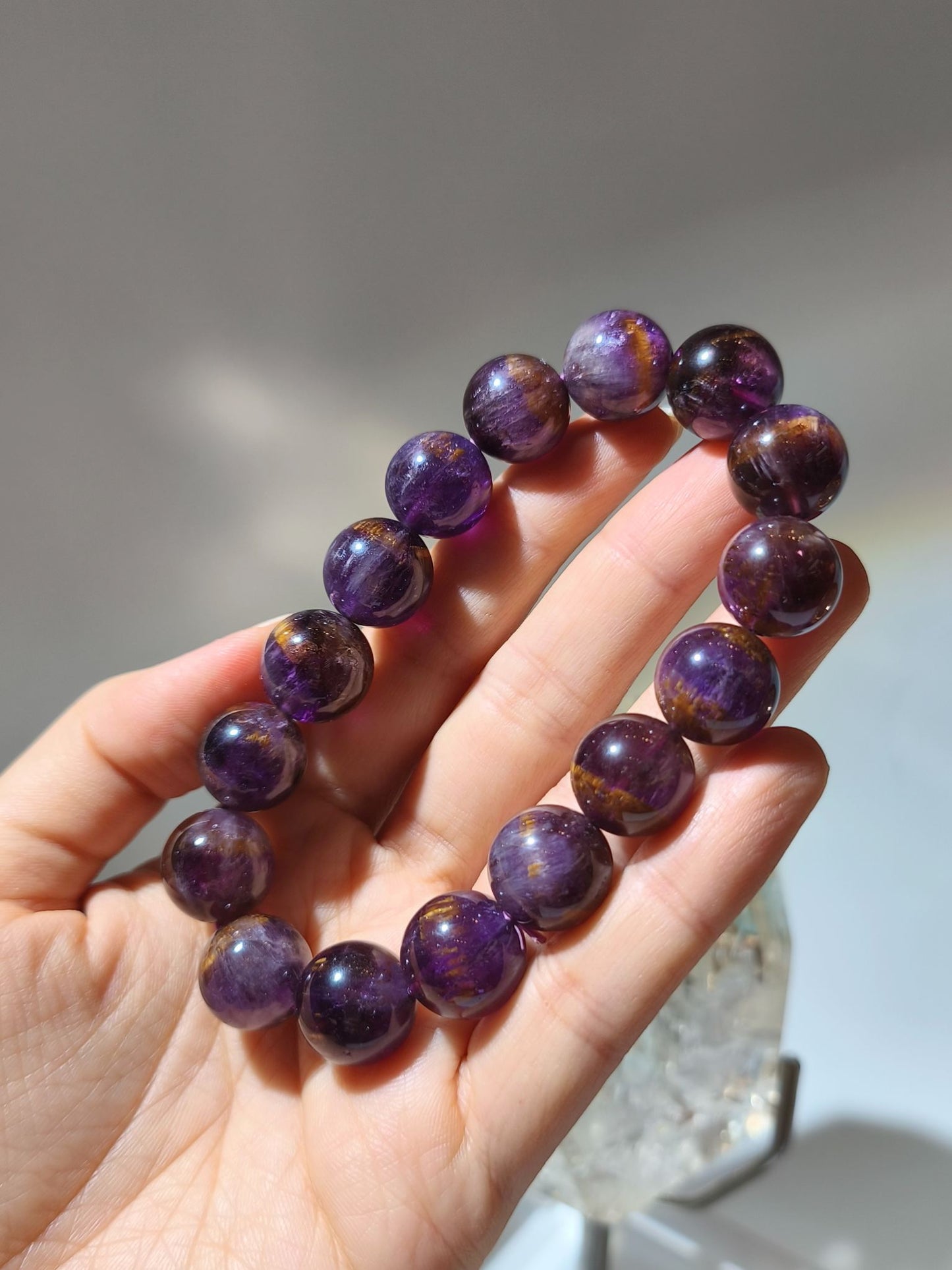 金腰帶紫鈦晶 紫鈦晶金腰帶 金腰帶 紫鈦晶 紫鈦晶功效 紫鈦晶手鏈 紫鈦水晶 茶晶 鈦晶 金髮晶 鈦晶手鏈 香港水晶 南無水晶 Amethyst Rutilated Quartz 財運亨通 招財 namucrystal