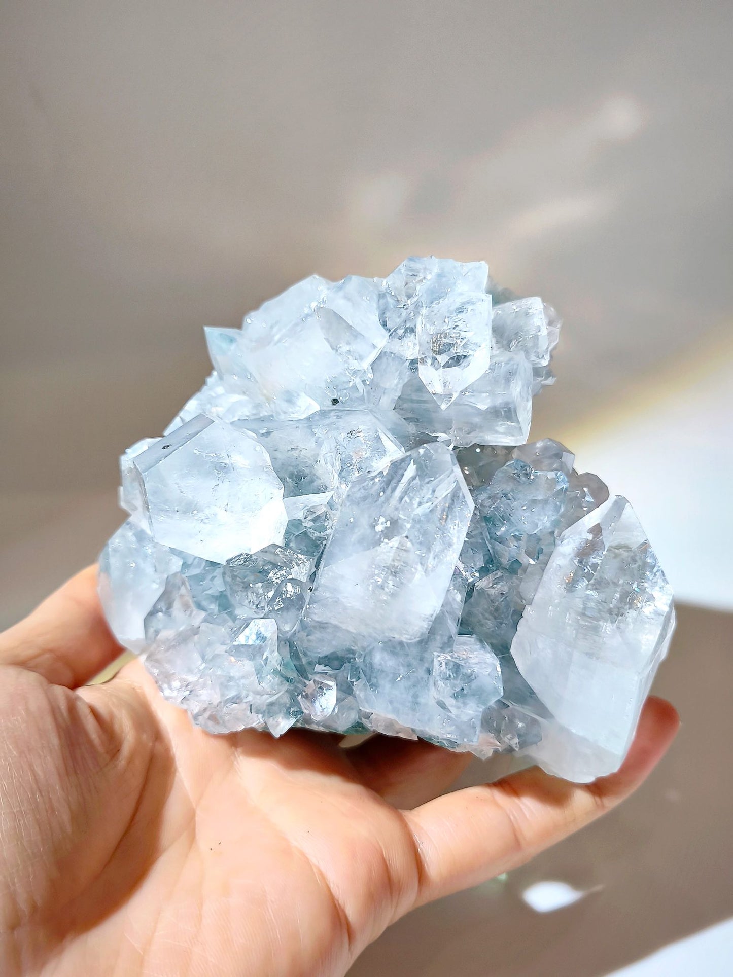 鑽型魚眼石 Apophyllite 用於能量淨化、冥想與靈性提升,印度出產的透明水晶