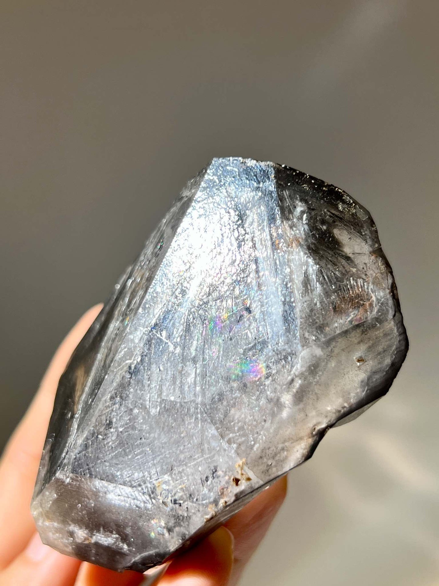 黑閃靈鑽 black herkimer diamond 閃靈鑽 閃靈鑽功效 香港閃靈鑽 閃靈鑽產地 閃靈鑽淨化 閃靈鑽原石 淨化水晶 水晶原石 香港水晶店 香港水晶
