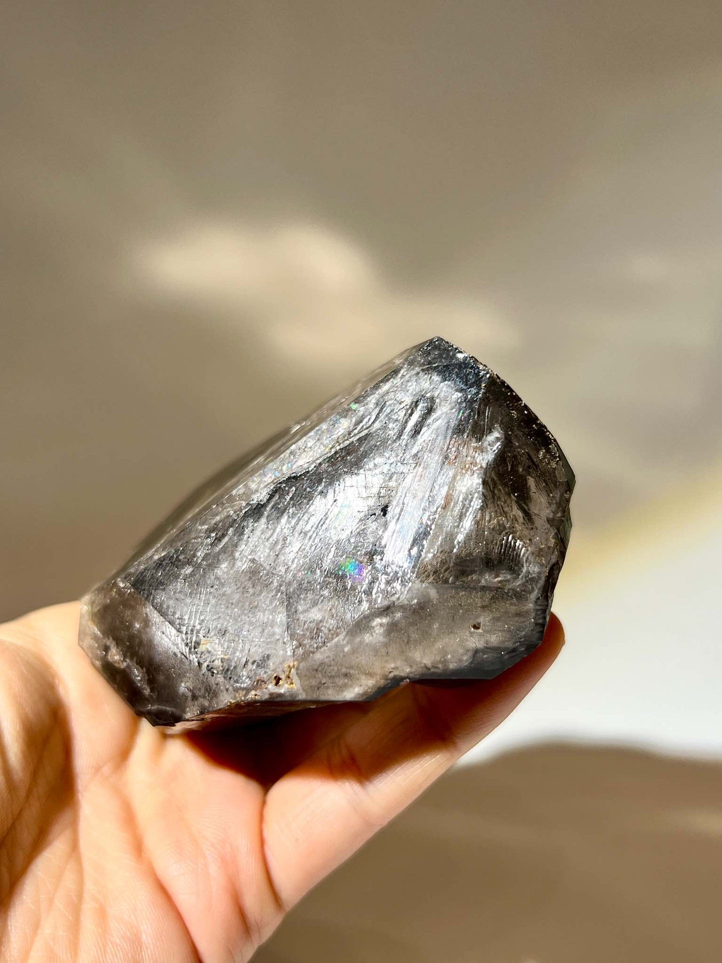 黑閃靈鑽 black herkimer diamond 閃靈鑽 閃靈鑽功效 香港閃靈鑽 閃靈鑽產地 閃靈鑽淨化 閃靈鑽原石 淨化水晶 水晶原石 香港水晶店 香港水晶