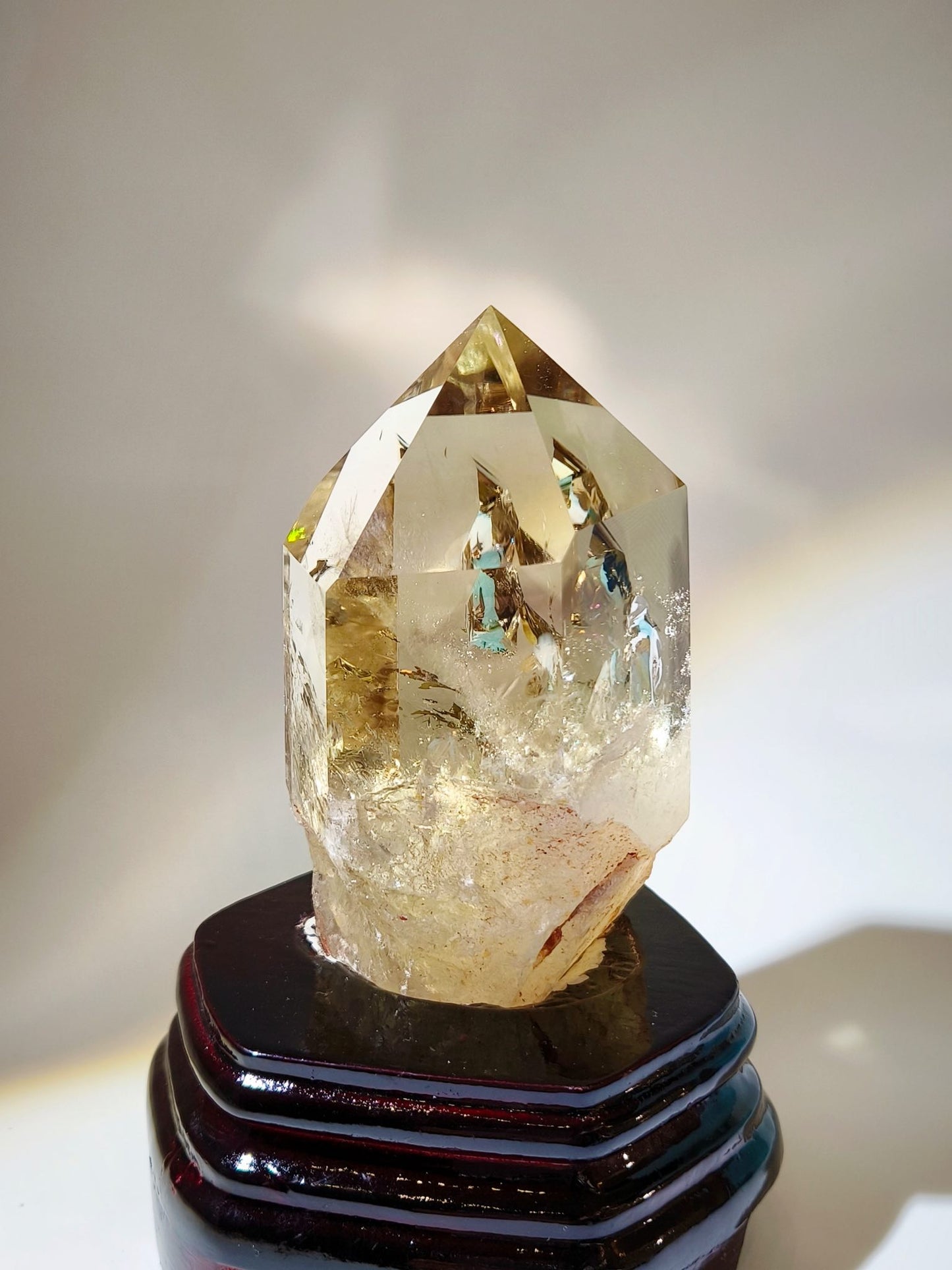 what is citrine 黃晶有什麼功效 水晶擺設 黃晶 黃水晶 晶柱