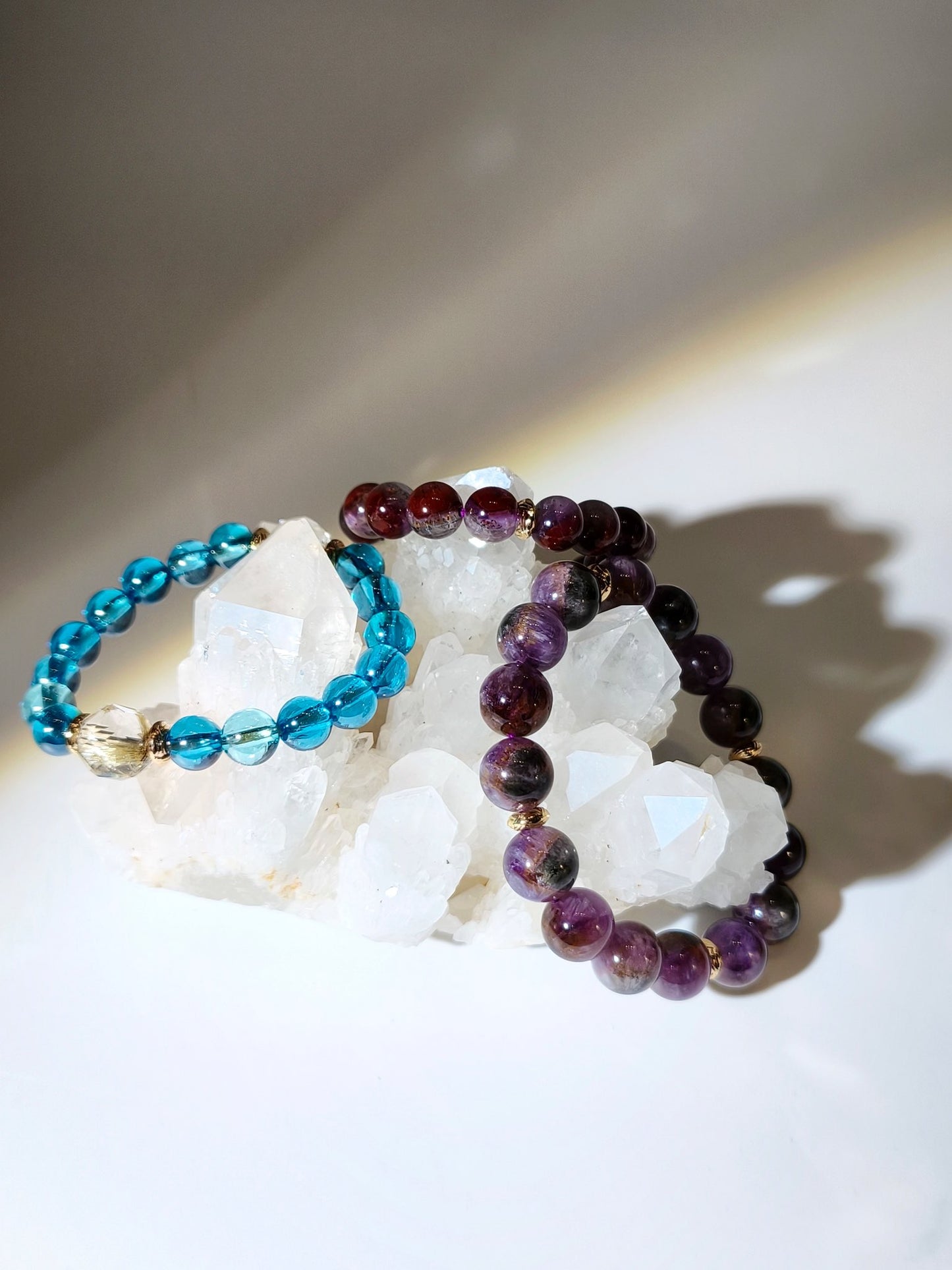 香港水晶 香港晶簇 菠蘿骨幹 菠蘿水晶 菠蘿晶簇 菠蘿骨幹水晶 什麼是菠蘿骨幹 淨化晶簇 淨化手串 淨化水晶 南無水晶 elestial quartz 天然晶簇