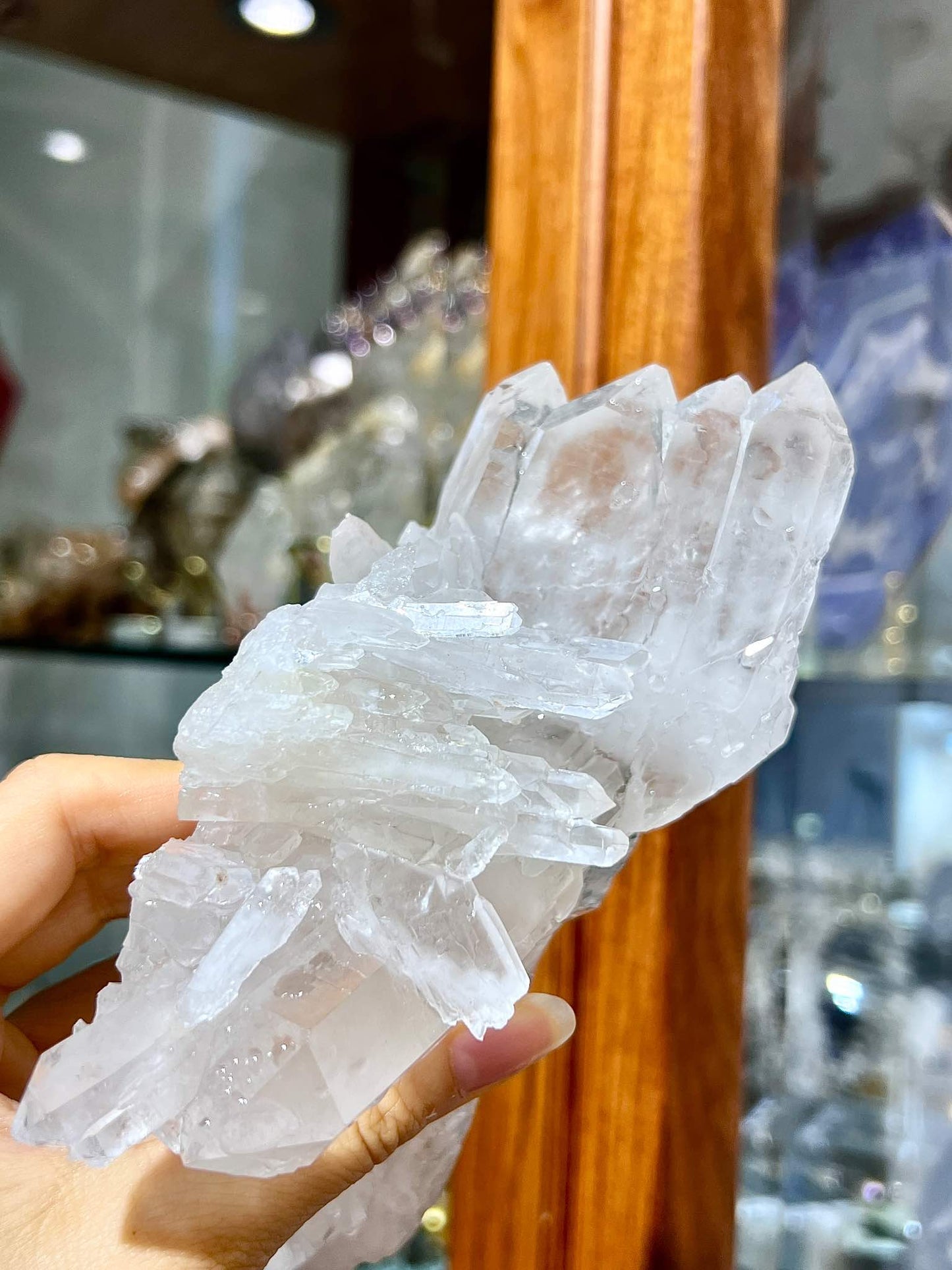 晶簇 水晶簇 白晶簇 鱷魚水晶 縫合水晶 晶簇 白晶簇 骨幹水晶 骸骨水晶 水晶原石 淨化消磁 淨化水晶 高頻水晶功效 鱷魚水晶功效