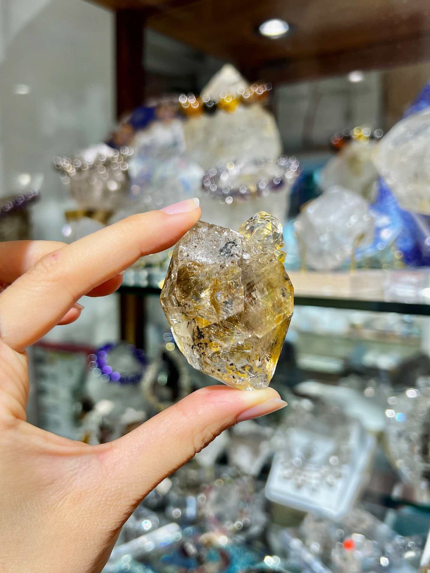 閃靈鑽 閃靈鑽原石 閃靈鑽水晶 閃靈鑽功效 淨化閃靈鑽 產地