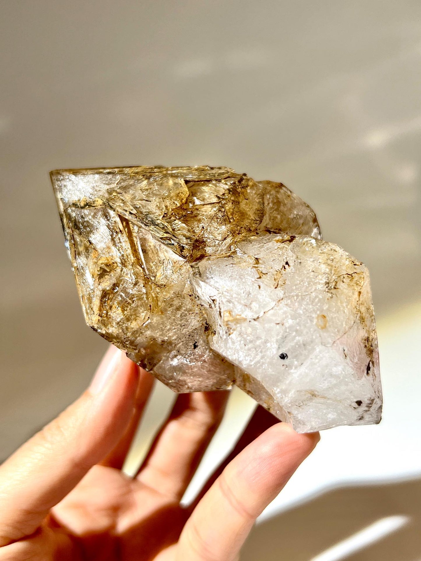 閃靈鑽 骸骨閃靈鑽 骸骨水晶 閃靈鑽水晶 香港閃靈鑽 水晶 水晶原石 淨化能量 香港水晶店 淨化手串