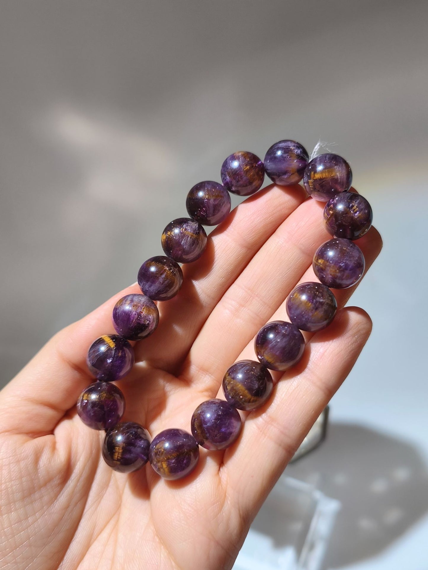 金腰帶紫鈦晶 紫鈦晶金腰帶 金腰帶 紫鈦晶 紫鈦晶功效 紫鈦晶手鏈 紫鈦水晶 茶晶 鈦晶 金髮晶 鈦晶手鏈 香港水晶 南無水晶 Amethyst Rutilated Quartz 財運亨通 招財 決策力提升
