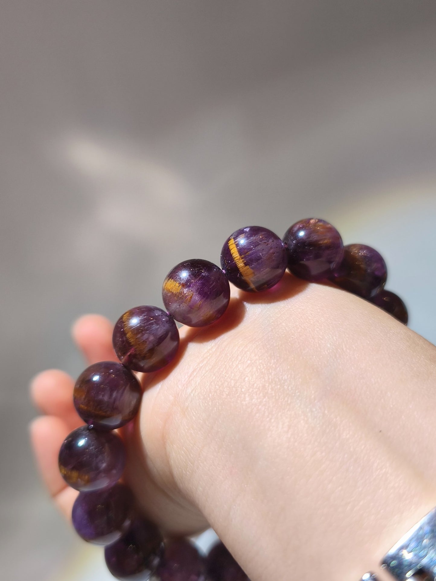 金腰帶紫鈦晶 紫鈦晶金腰帶 金腰帶 紫鈦晶 紫鈦晶功效 紫鈦晶手鏈 紫鈦水晶 茶晶 鈦晶 金髮晶 鈦晶手鏈 香港水晶 南無水晶 Amethyst Rutilated Quartz 財運亨通 招財 太陽輪