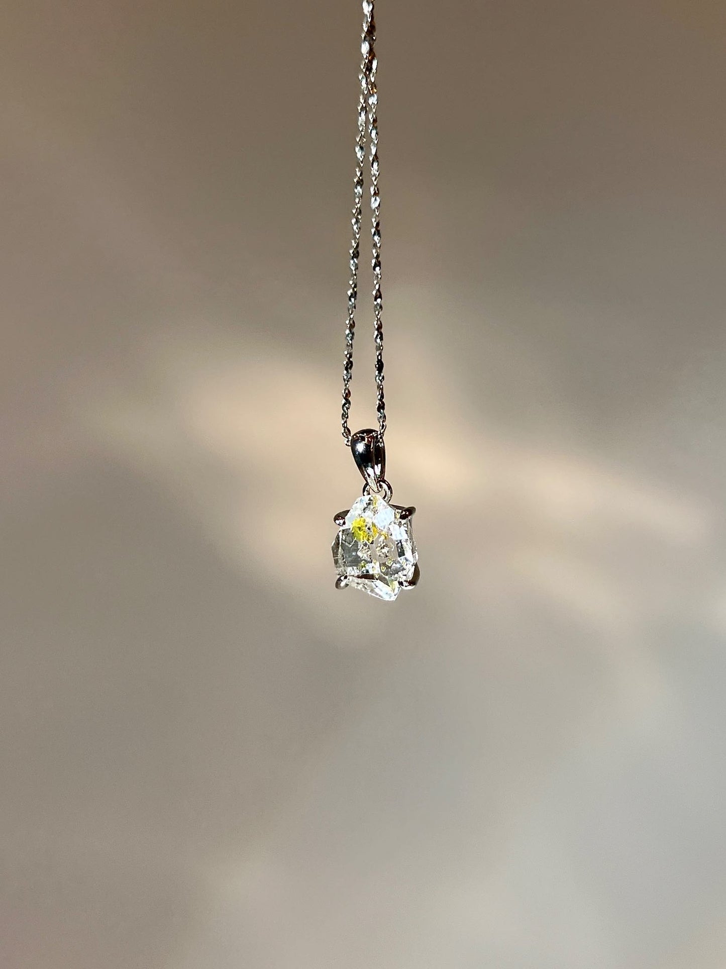 閃靈鑽吊墜 閃靈鑽頸鏈 pakimerdiamond 美國閃靈鑽 赫基蒙閃靈鑽 太陽輪水晶 財運水晶 金色水晶 黃色水晶 閃靈鑽 閃靈鑽功效 香港閃靈鑽