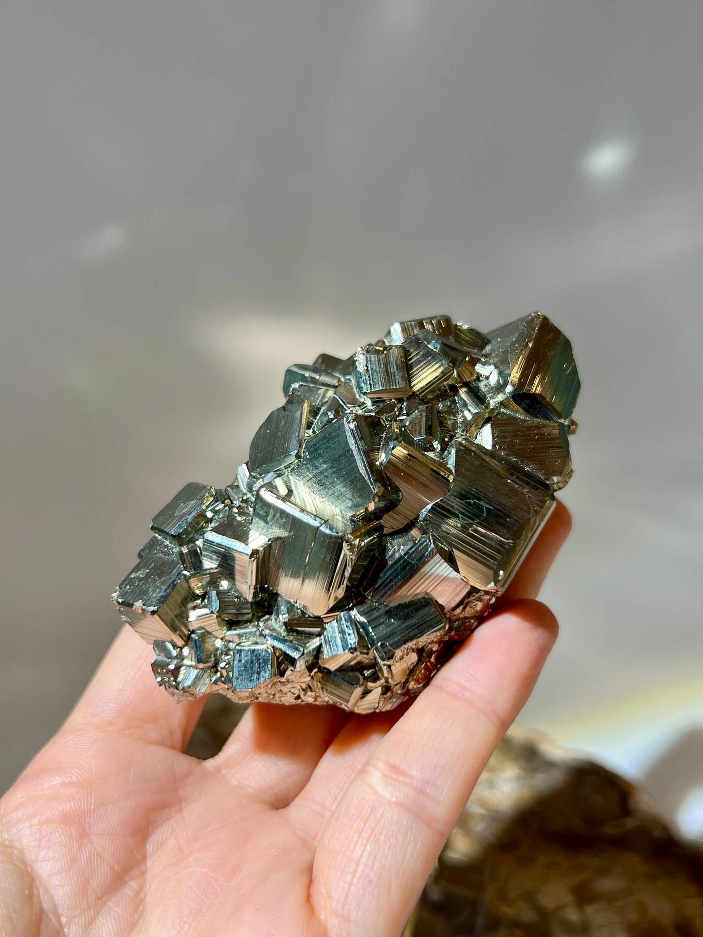 秘魯黃鐵礦 黃鐵礦 pyrite 黃鐵礦功效 黃鐵礦水晶 金色水晶 黃鐵礦能量 太陽輪 金色 南無水晶 namucrystal 脈輪 黃色水晶 連結大地