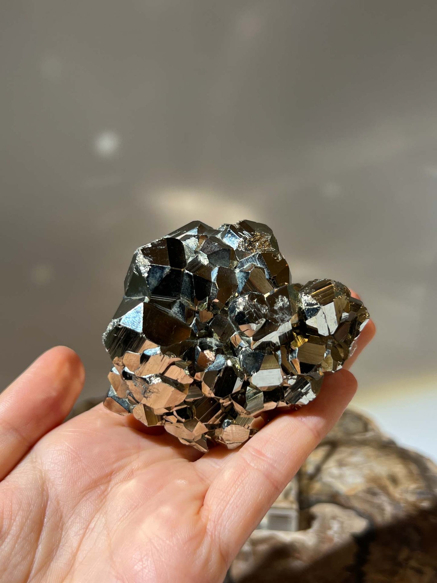招財 黃金 黃鐵礦 愚人金 招財水晶 財運水晶 提升運氣 財富 金錢能量 秘魯黃鐵礦 pyrite 太陽輪 黃色原石 能量提升 秘魯黃鐵礦能量 鏈接大地能量 提升與大地的連結