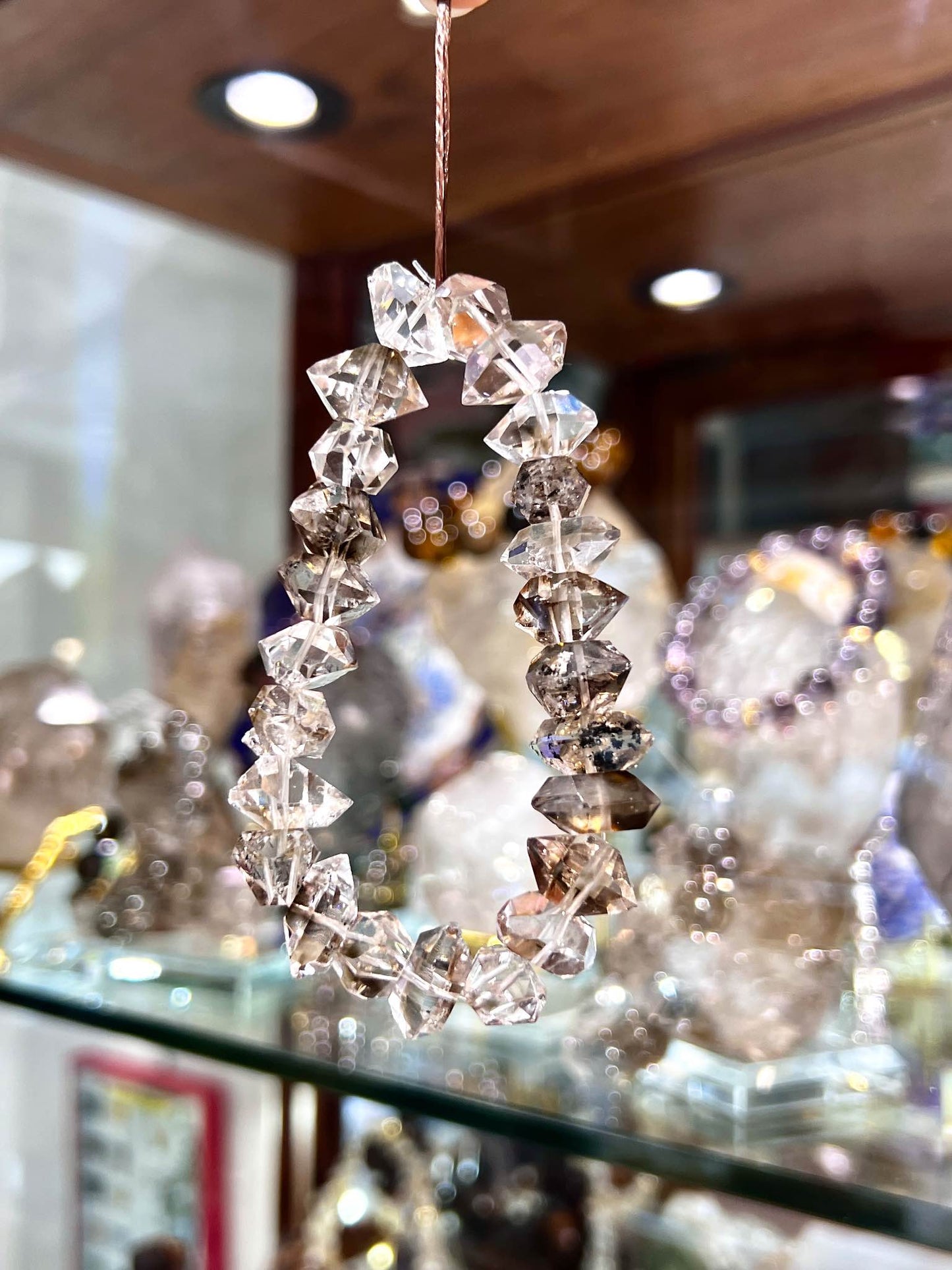 閃靈鑽原石 閃靈鑽手鏈 閃靈鑽 閃靈鑽水晶 香港閃靈鑽 閃靈鑽產地 香港水晶店