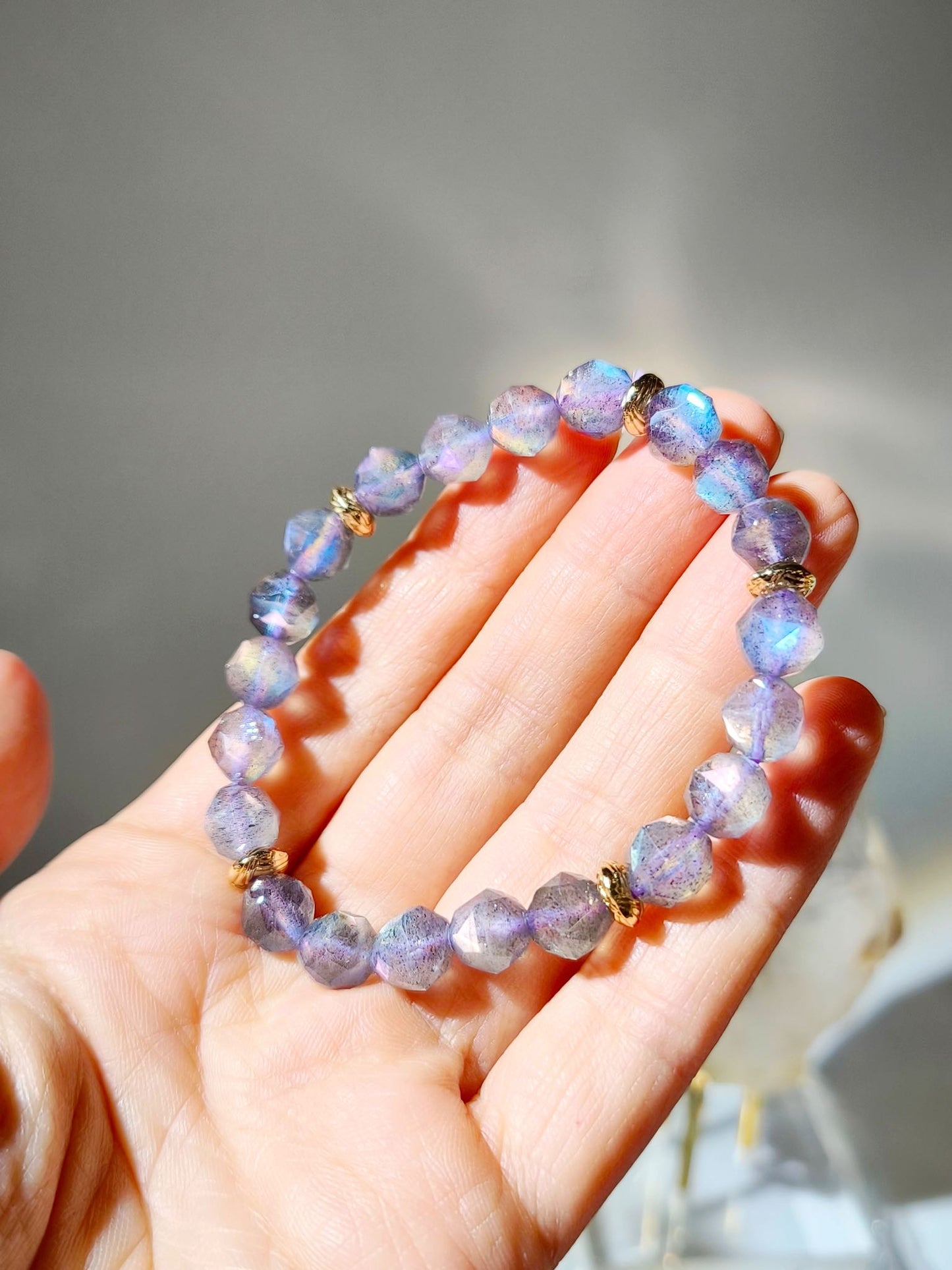 紫色拉長石 紫拉長石 紫拉長 紫拉長水晶 灰月亮 拉長石 Labradorite 拉長石功效 拉長石手鏈 桃花水晶 人緣水晶 姻緣水晶 紫拉長手鏈 purple labradorite namucrystal