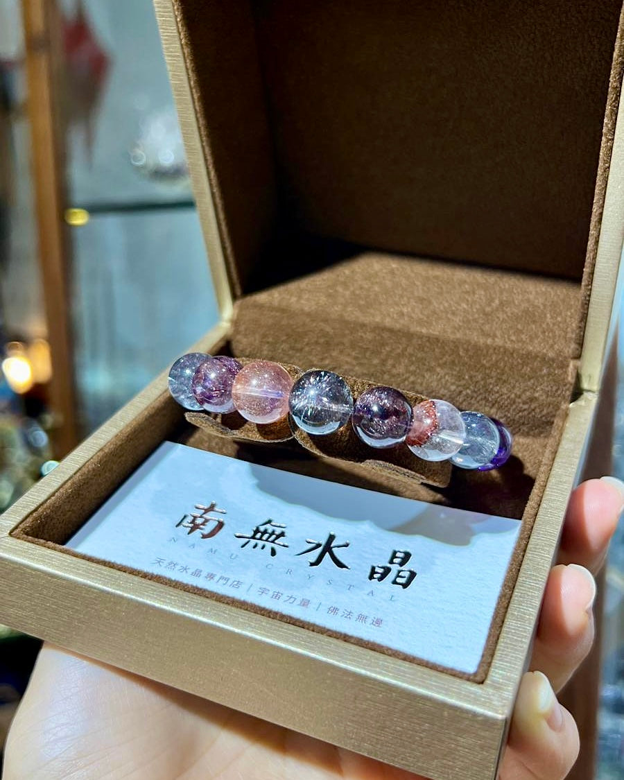 超級七水晶手鏈,可見天然礦物內含物、色彩層次及晶體通透感