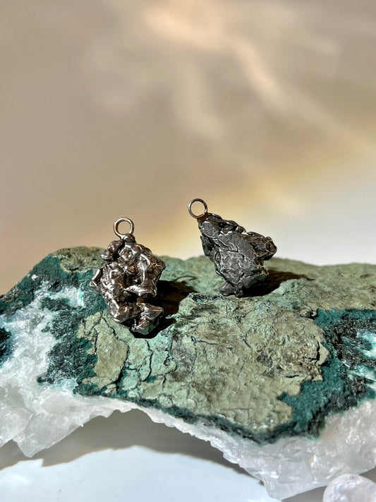 原石天鐵 天鐵原石 天鐵吊墜 天鐵水晶 天鐵功效 香港天鐵 天鐵水晶 天鐵手鏈