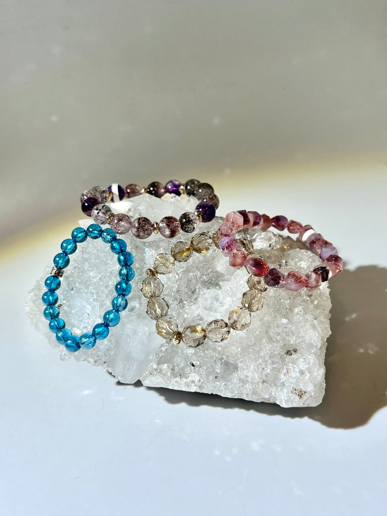 鑽石魚眼石 鑽石魚眼石 魚眼石 鑽石魚眼石 墨綠魚眼石 apophyllite 淨化消磁 魚眼石功效 綠魚眼石 香港水晶 apophyllite meaning 白水晶