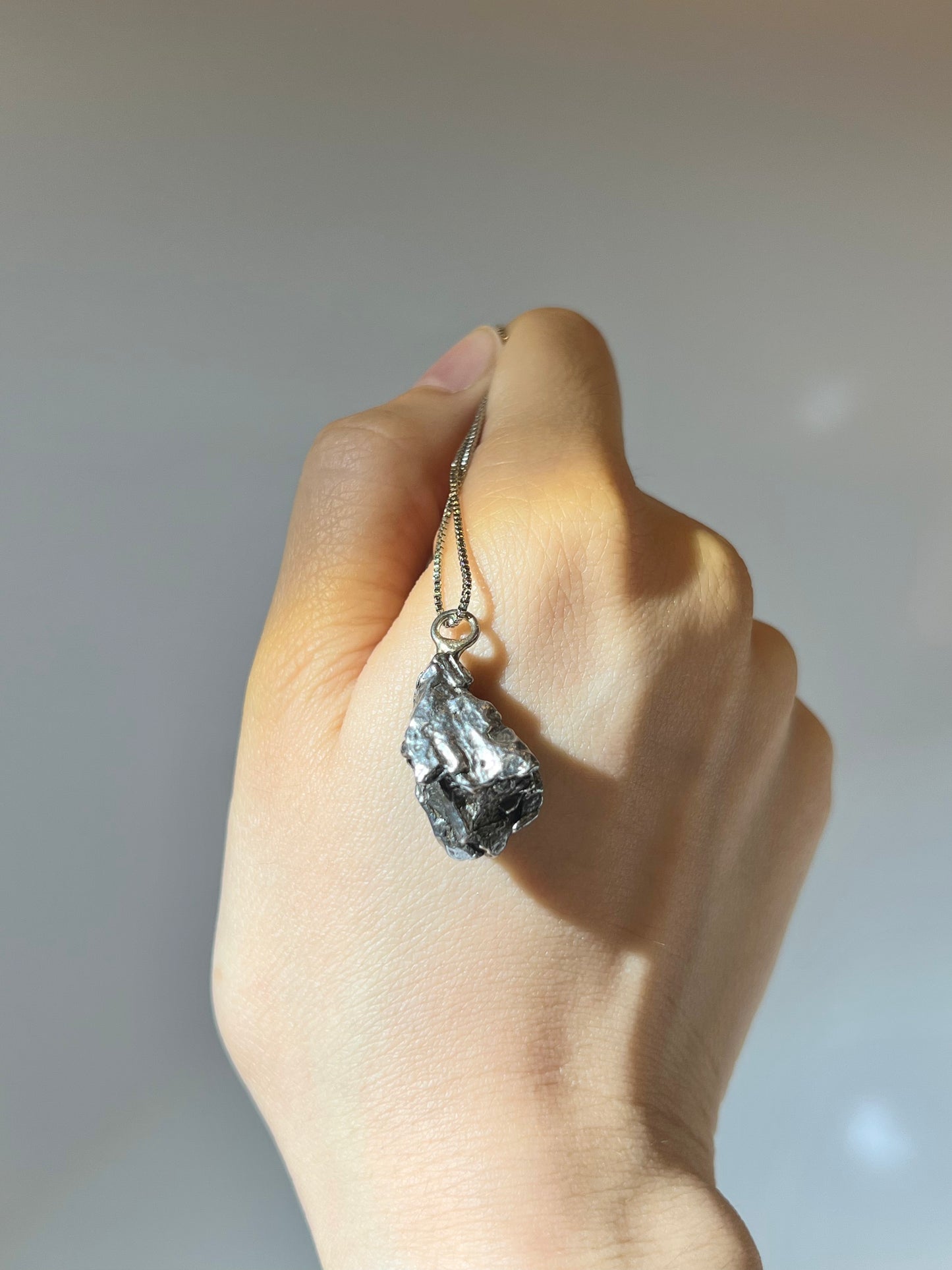 原石天鐵 天鐵原石 天鐵吊墜 天鐵水晶 天鐵功效 香港天鐵 天鐵水晶 天鐵手鏈