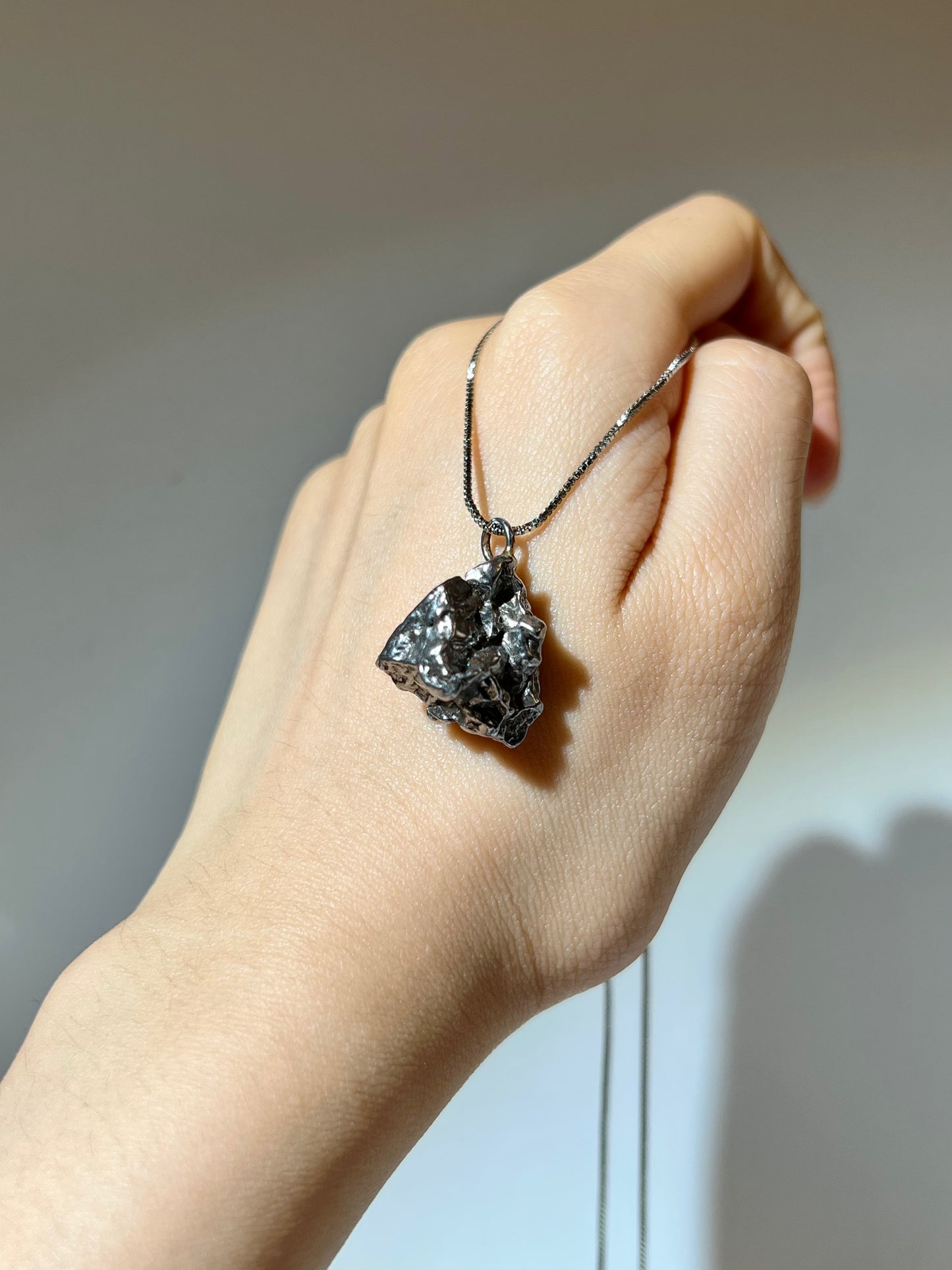 原石天鐵 天鐵原石 天鐵吊墜 天鐵水晶 天鐵功效 香港天鐵 天鐵水晶 天鐵手鏈