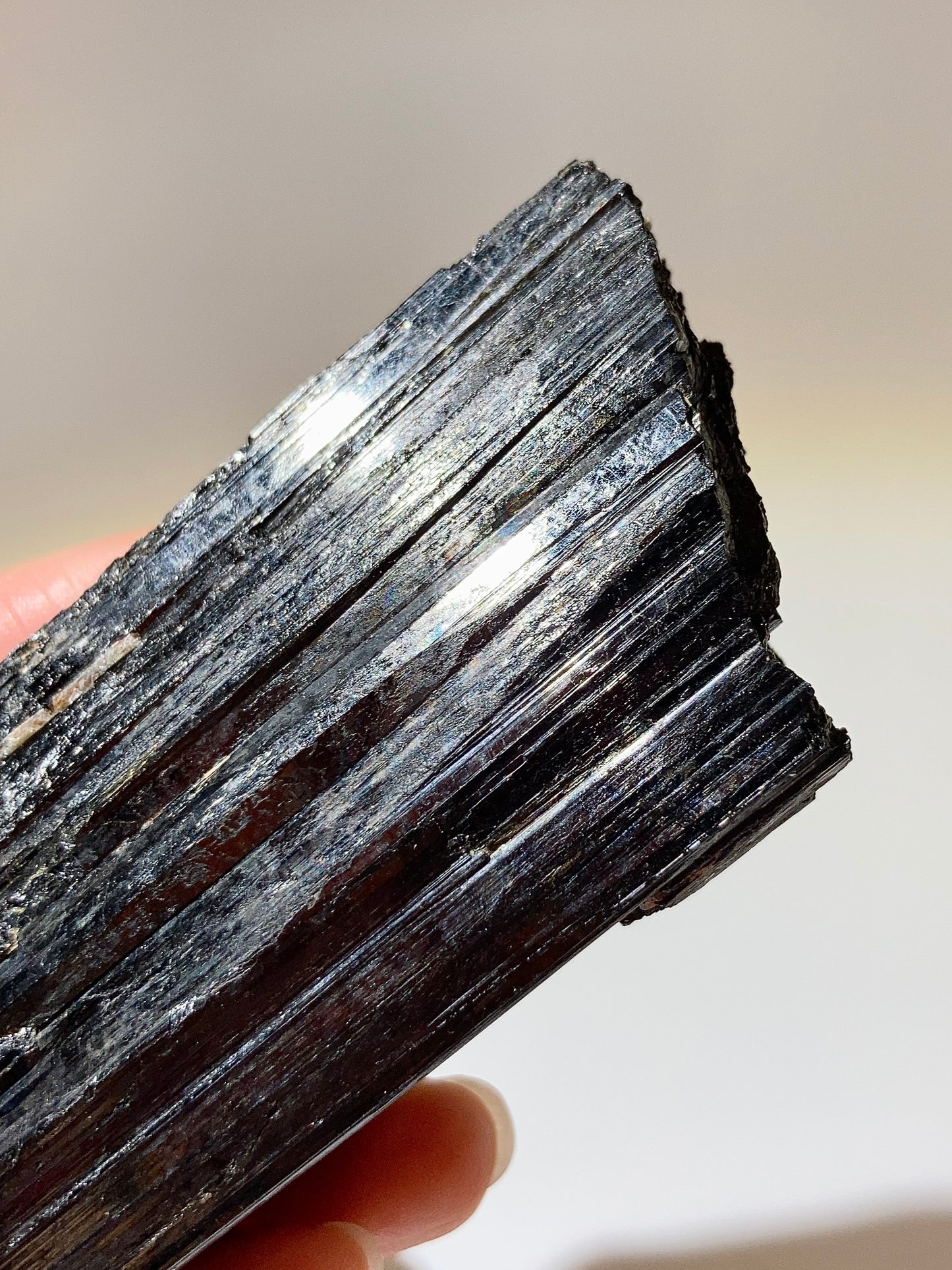 黑碧璽原石 - 𝑺𝒄𝒉𝒐𝒓𝒍 (附送底座)