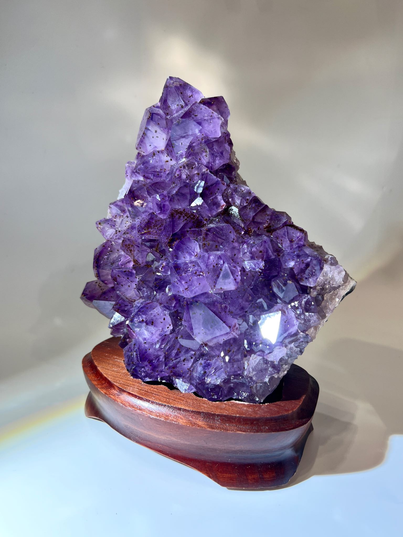 紫晶 紫晶簇 紫鈦晶 紫鈦晶簇 Cacoxenite Amethyst Cluster 南無水晶 風水擺設 紫水晶有什麼功效