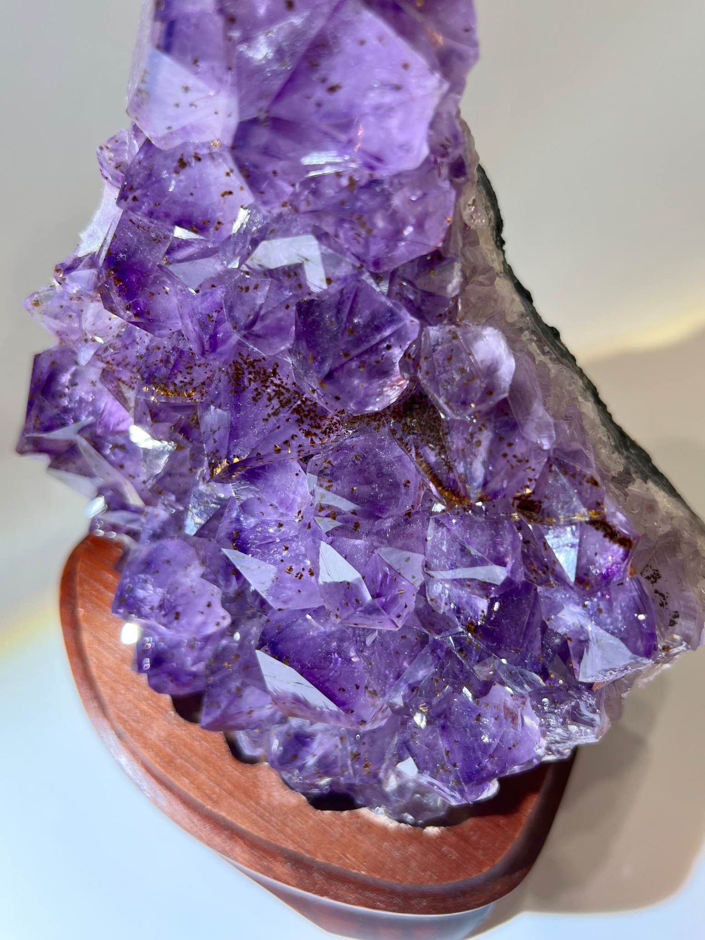 紫晶 紫晶簇 紫鈦晶 紫鈦晶簇 Cacoxenite Amethyst Cluster 南無水晶 風水擺設 紫鈦晶原石 紫水晶功效