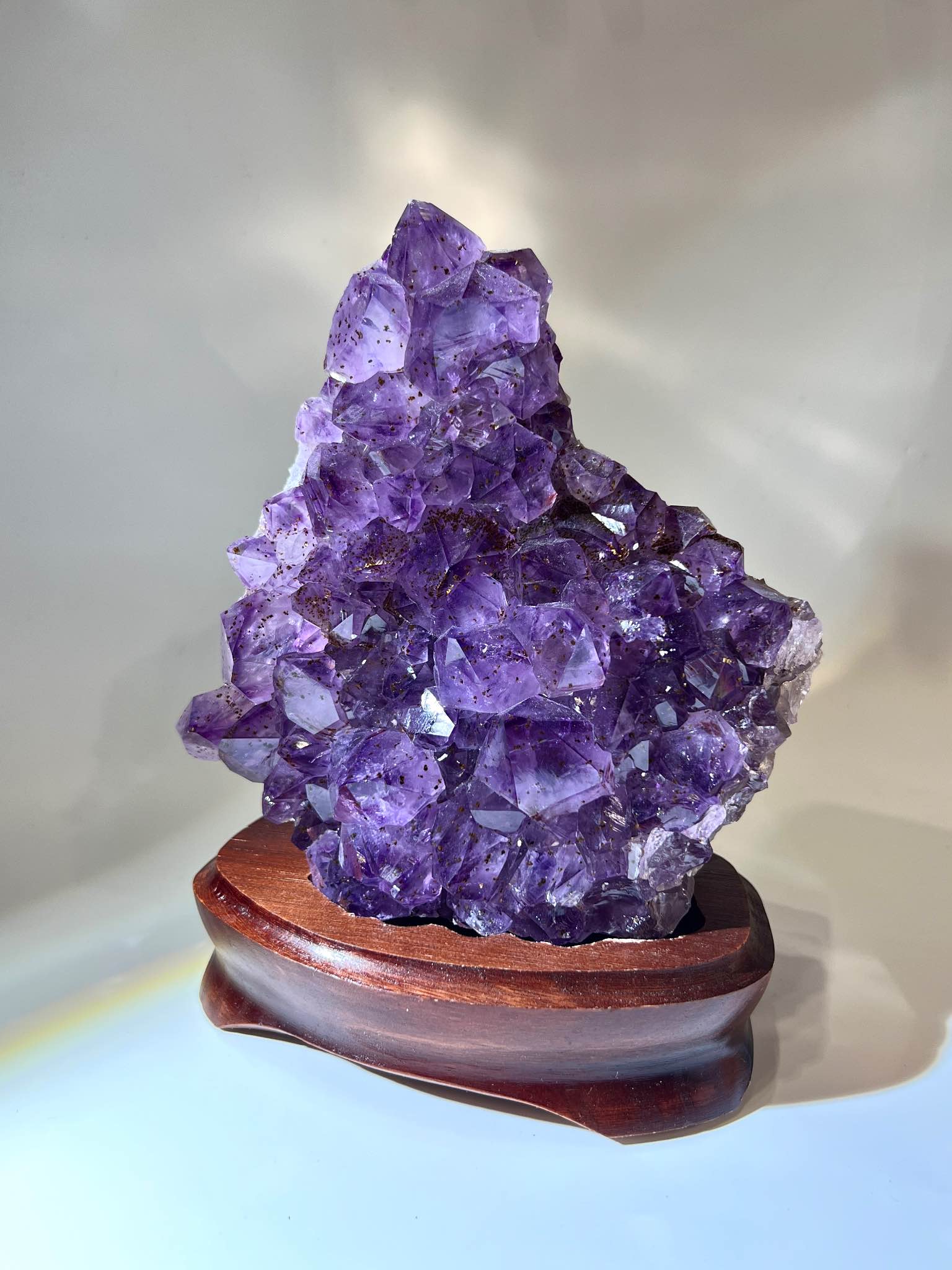 紫晶簇風水擺設｜紫水晶・原皮・極閃・大晶牙・高級收藏級– 南無水晶