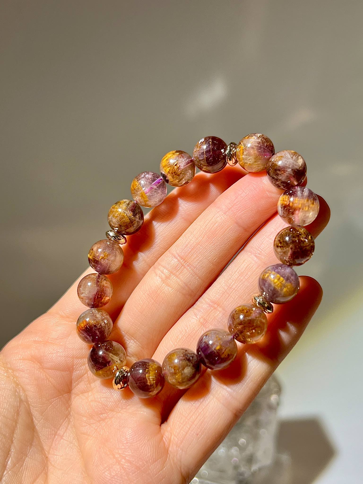 金腰帶紫鈦晶 紫鈦晶金腰帶 金腰帶 紫鈦晶 紫鈦晶功效 紫鈦晶手鏈 紫鈦水晶 茶晶 鈦晶 金髮晶 鈦晶手鏈 香港水晶 南無水晶 amethyst rutilated 紫水晶