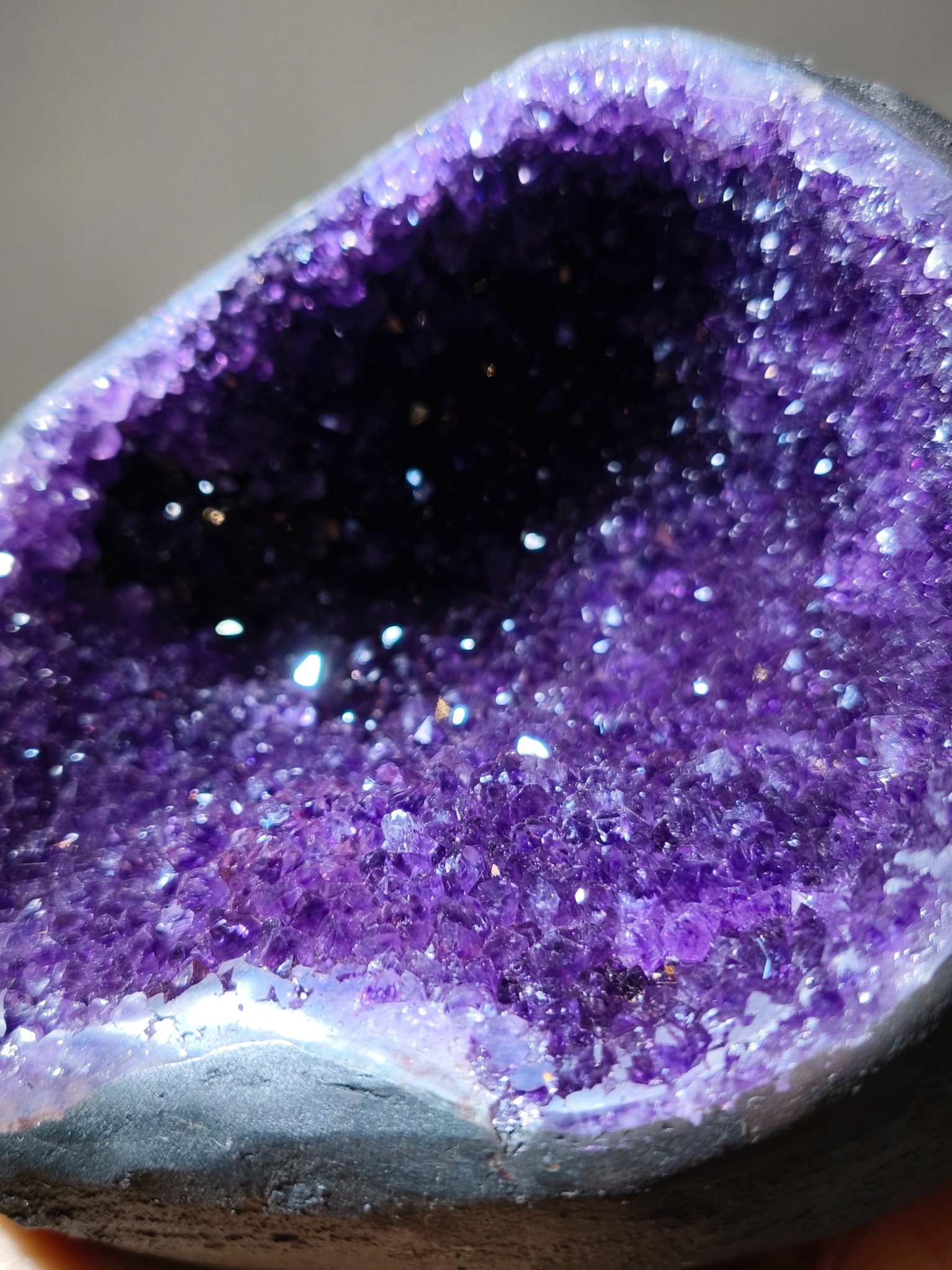 紫晶鎮 紫水晶 晶鎮 紫水晶原石 紫水晶 紫晶洞 香港紫晶洞 招財水晶 水晶風水 巴西紫晶鎮 amethyst geode crystal namu crystal 紫鈦紫晶洞 眉心輪