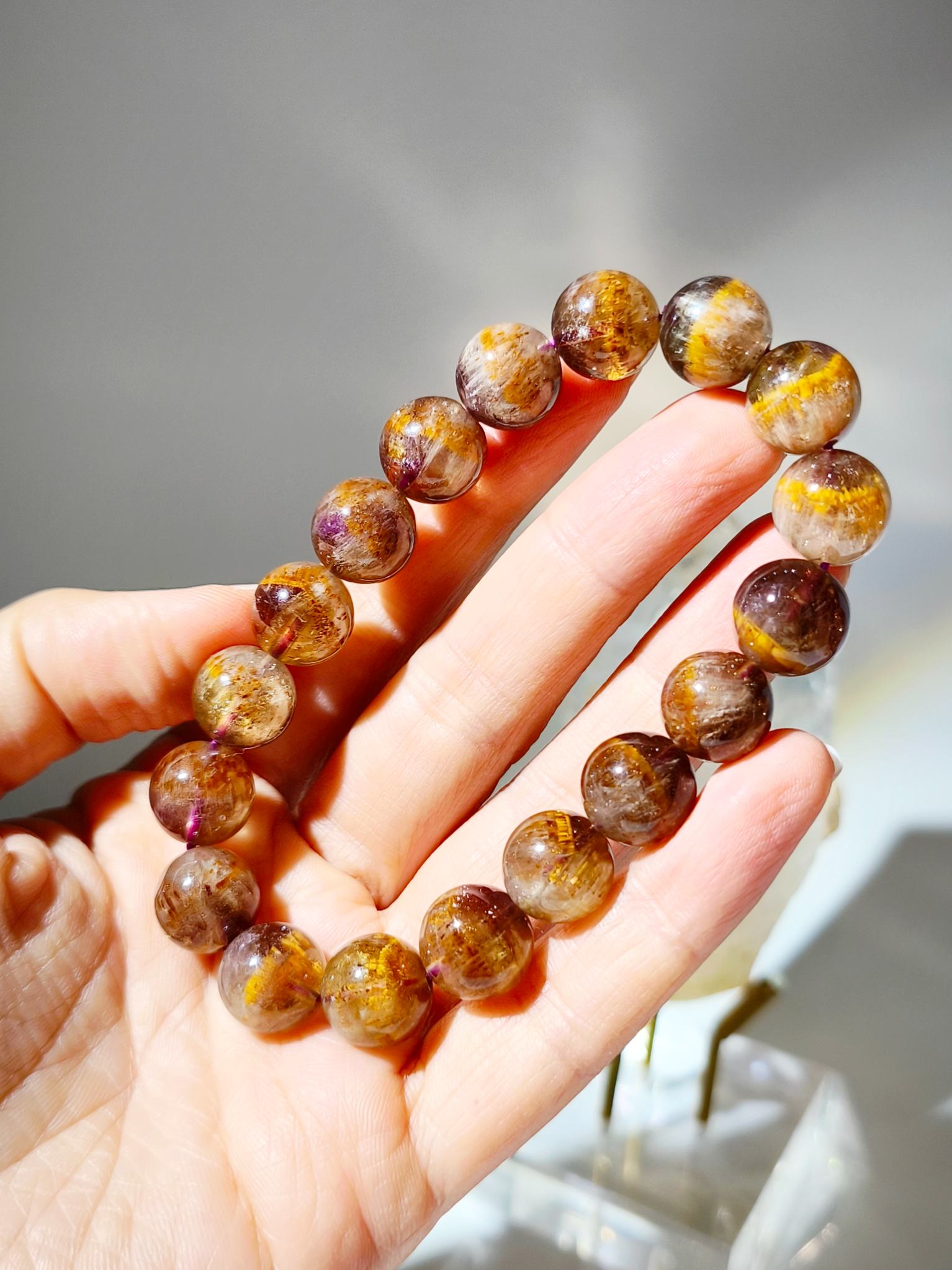 金腰帶紫鈦晶 紫鈦晶金腰帶 金腰帶 紫鈦晶 紫鈦晶功效 紫鈦晶手鏈 紫鈦水晶 茶晶 鈦晶 金髮晶 鈦晶手鏈 香港水晶 南無水晶 Amethyst Rutilated Quartz 紫鈦晶金腰帶功效