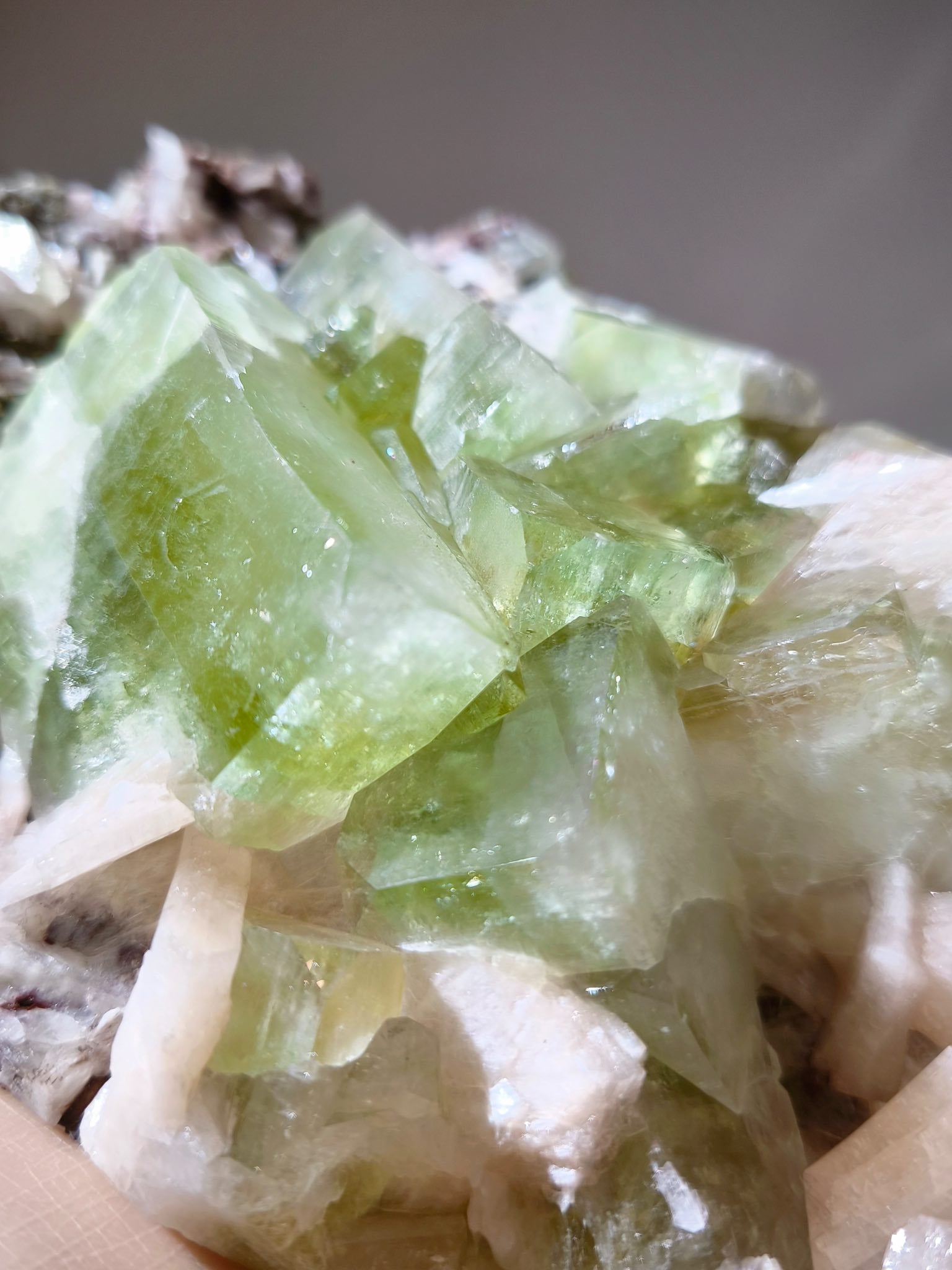 Apophyllite stilbite 鑽石魚眼石 哈密瓜魚眼石 魚眼石功效 印度魚眼石 空間淨化工具 輝沸石 沸石 粉紅魚眼石