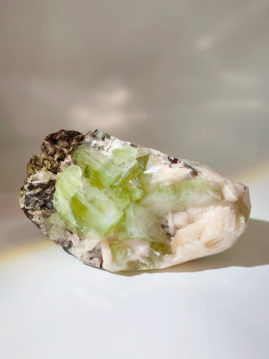 心輪療癒水晶 Apophyllite 哈密瓜魚眼石 魚眼石功效 印度魚眼石 魚眼石 綠色魚眼石 粉紅色魚眼石 能量淨化水晶