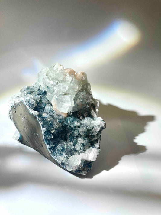 yindu-zuanshi-yuyanshi 魚眼石 鑽石魚眼石  墨綠魚眼石 apophyllite 淨化消磁 魚眼石功效
