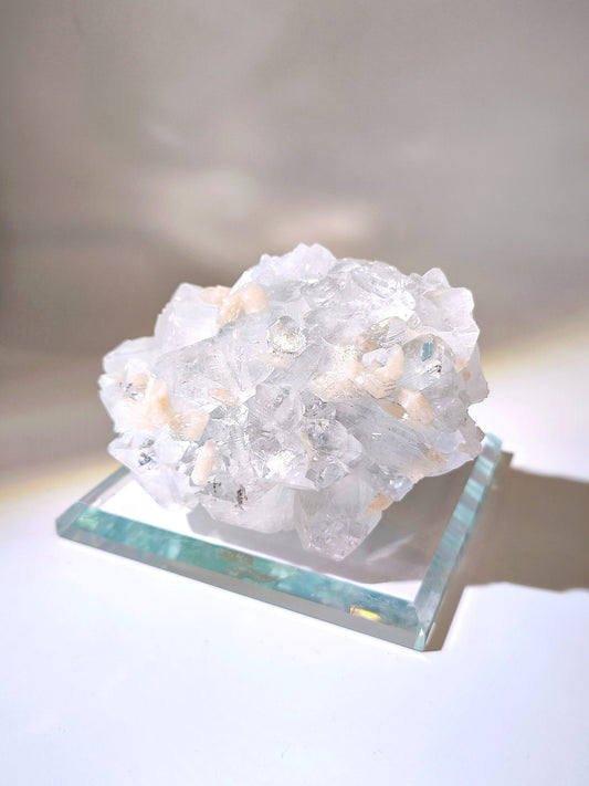 apophyllite 魚眼石是什麼 魚眼石用途 apophylliite properties 鑽石魚眼石