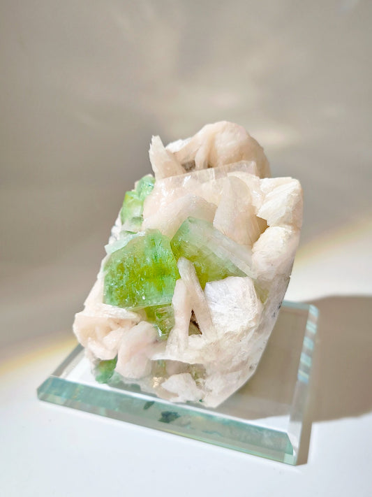 心輪療癒水晶 Apophyllite 哈密瓜魚眼石 魚眼石功效 印度魚眼石 魚眼石 綠色魚眼石 粉紅色魚眼石 能量淨化水晶
