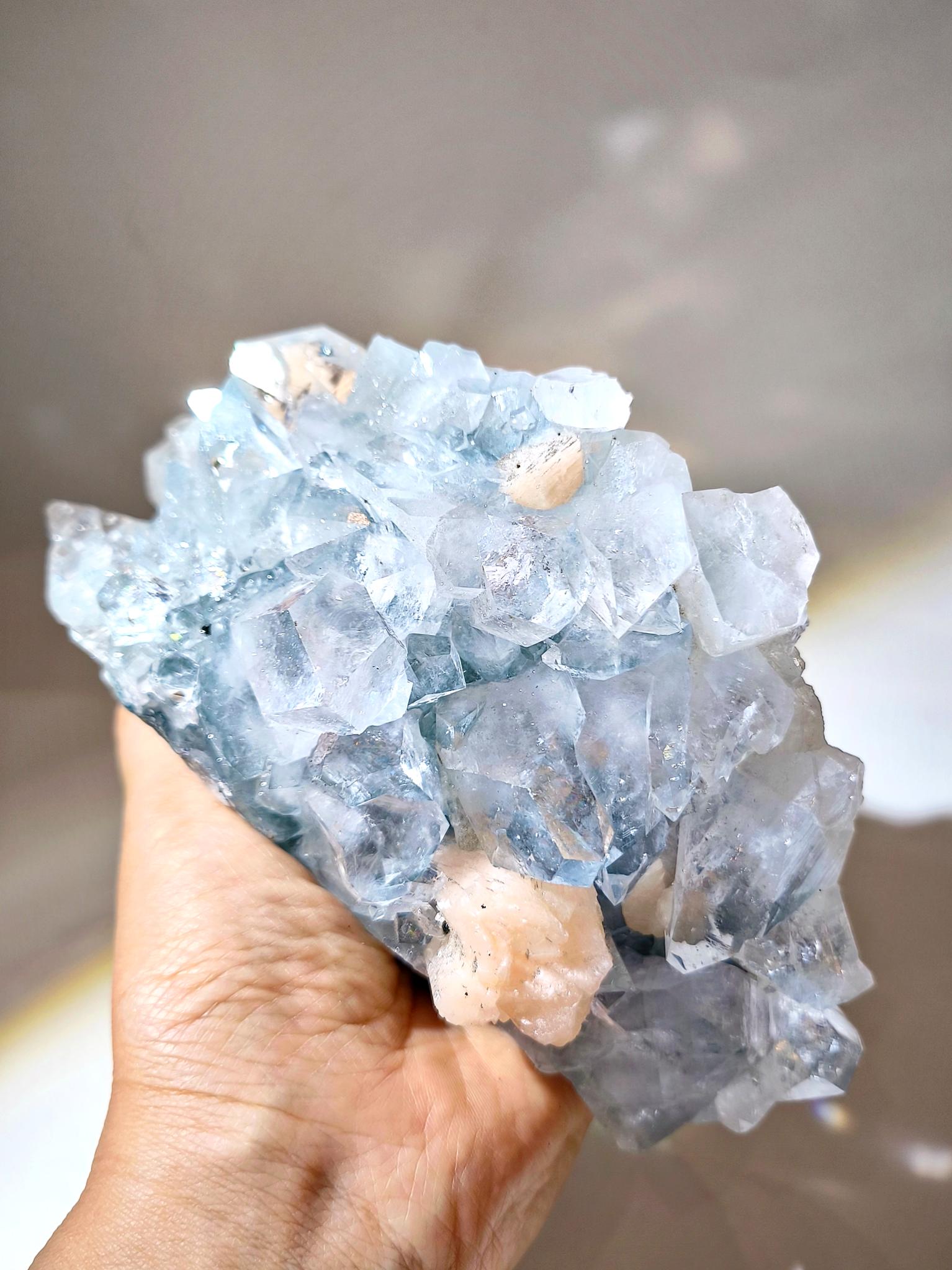 砂糖魚眼石 魚眼石 水晶能量淨化 Apophyllite India 藍色魚眼石 魚眼石與白晶簇有什麼分別