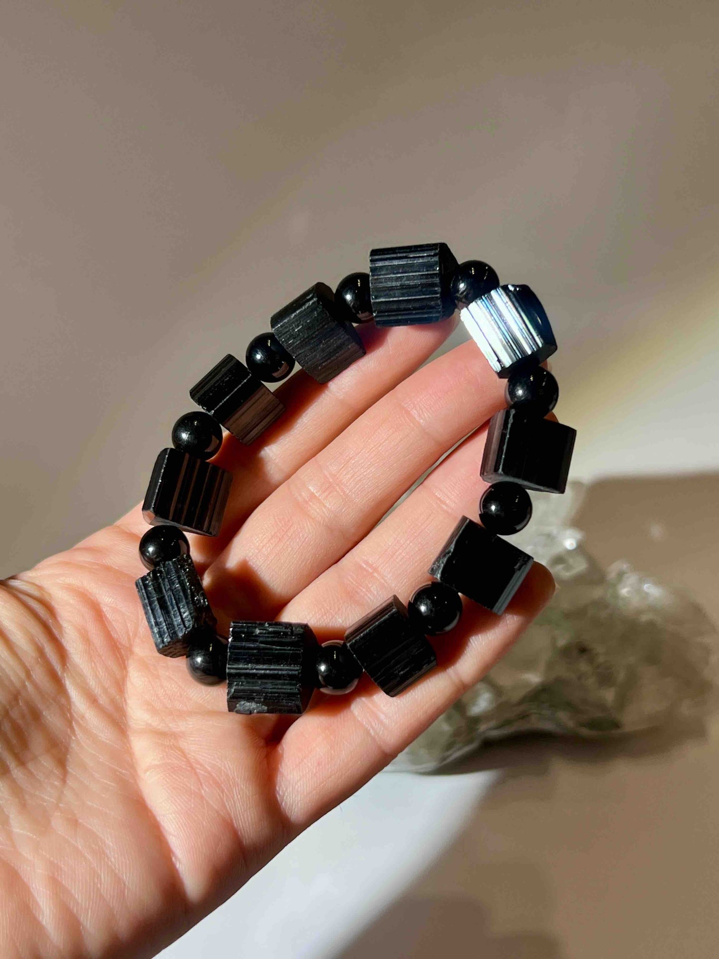 黑碧璽手串 Black Tourmalin 黑碧璽 南無水晶  黑碧璽功效是什麼
