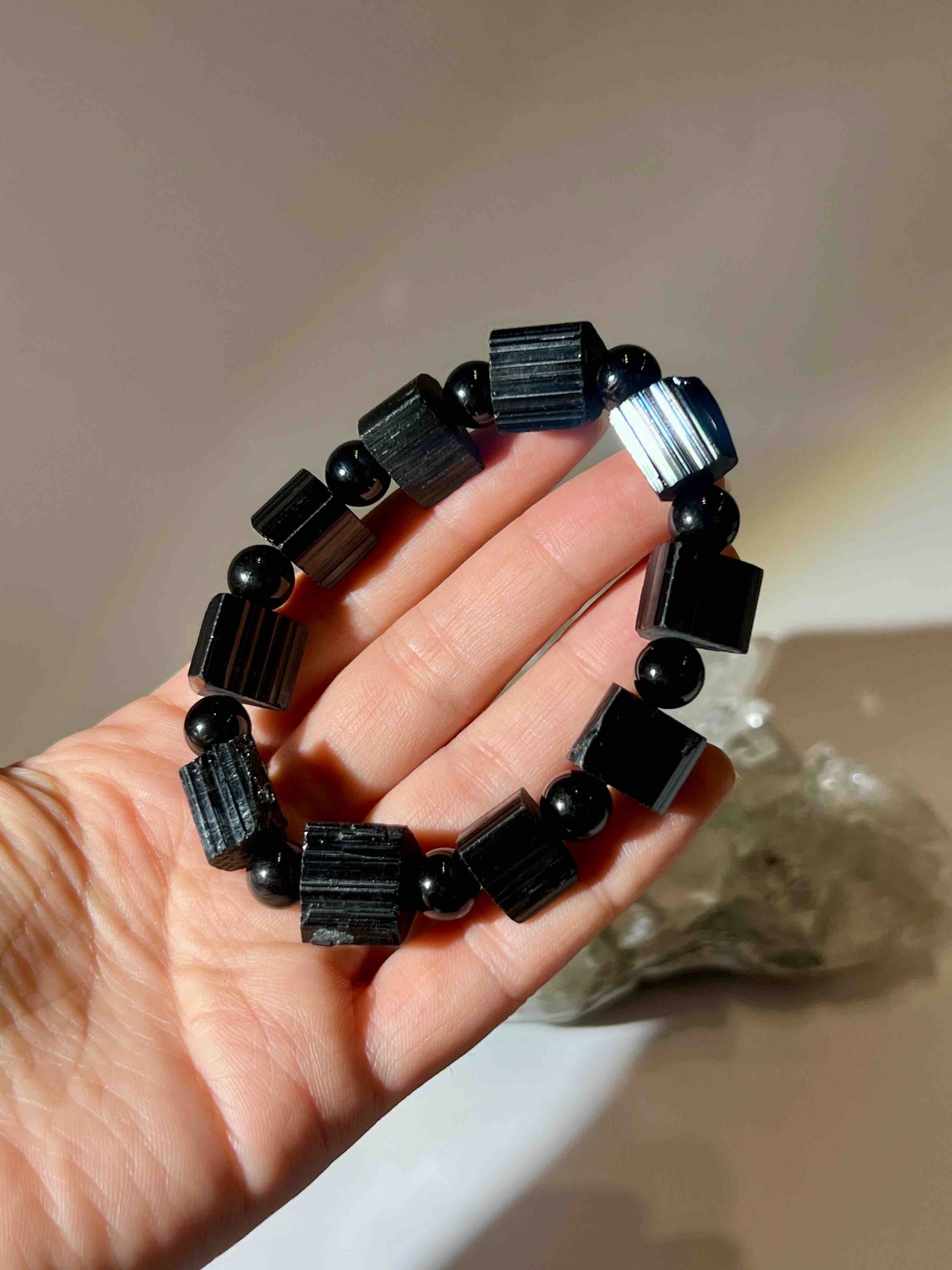 黑碧璽手串 Black Tourmalin 黑碧璽 南無水晶  黑碧璽功效是什麼