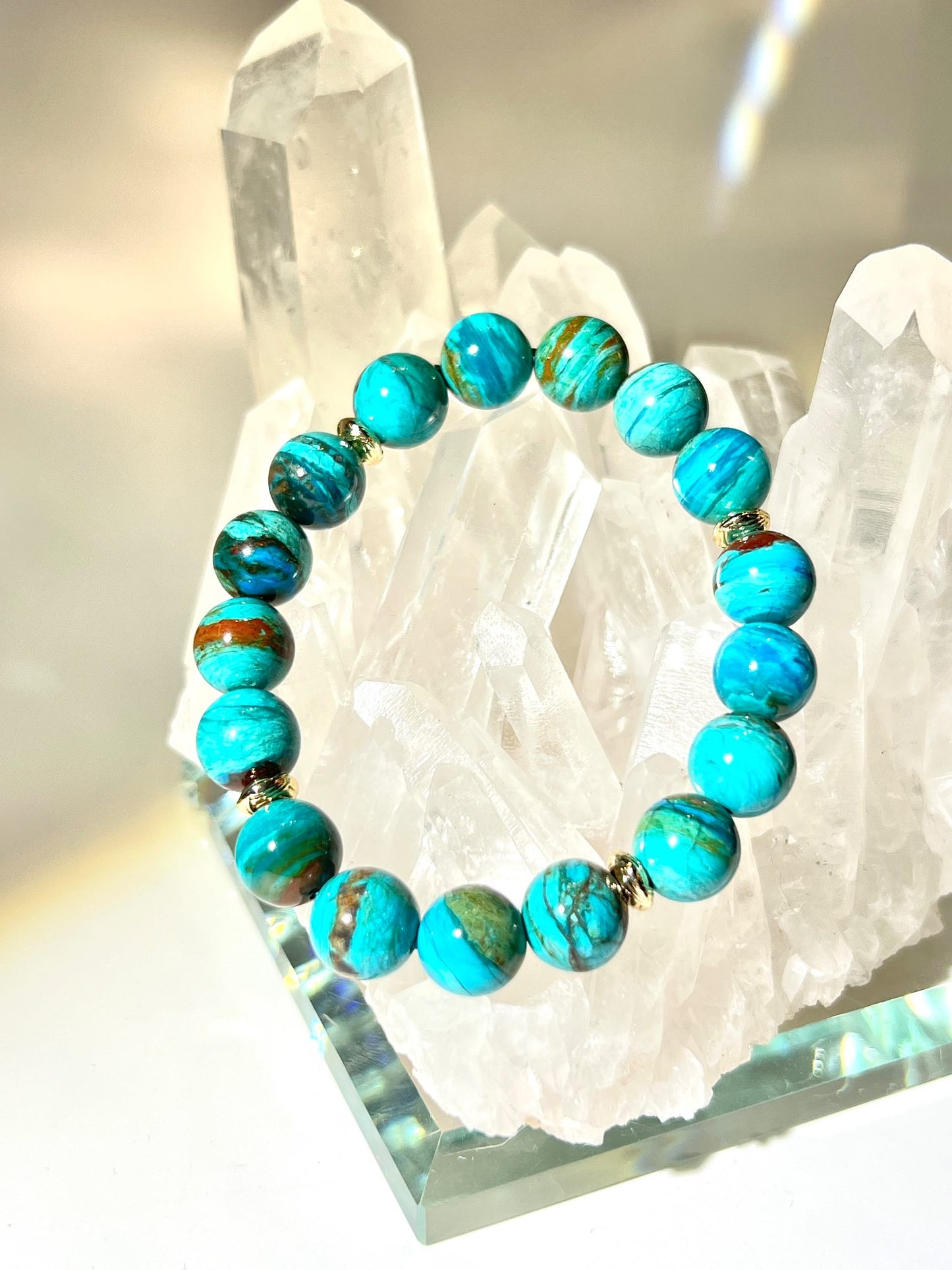 Peruvian blue opal  偏綠秘魯藍澳寶手串，以自然色澤展現沉靜與修復能量