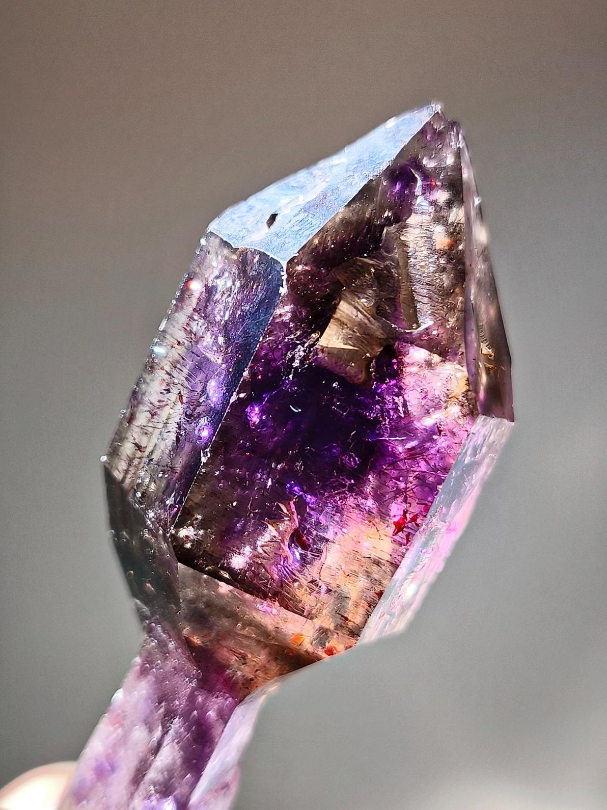 布蘭登堡幻影水晶 納米比亞 高頻能量 Brandberg Quartz 什麽是布蘭登堡幻影水晶？